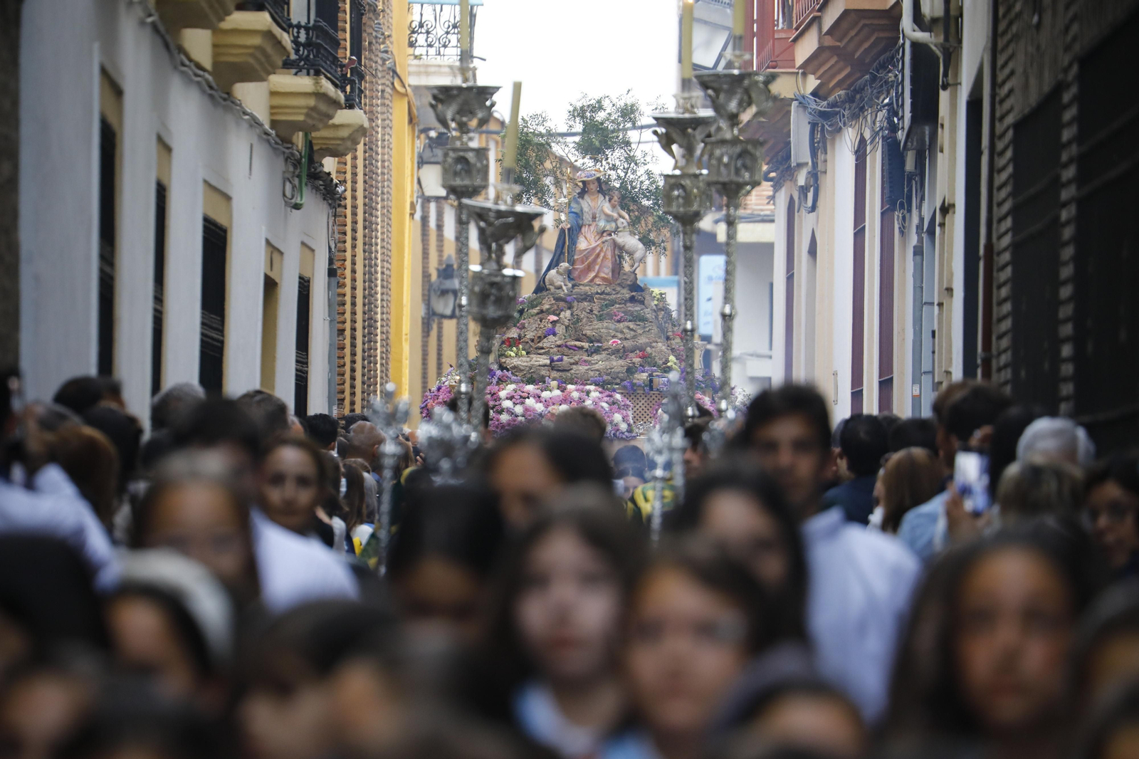 La procesión infantil y juvenil del colegio Divina Pastora de Córdoba, en imágenes