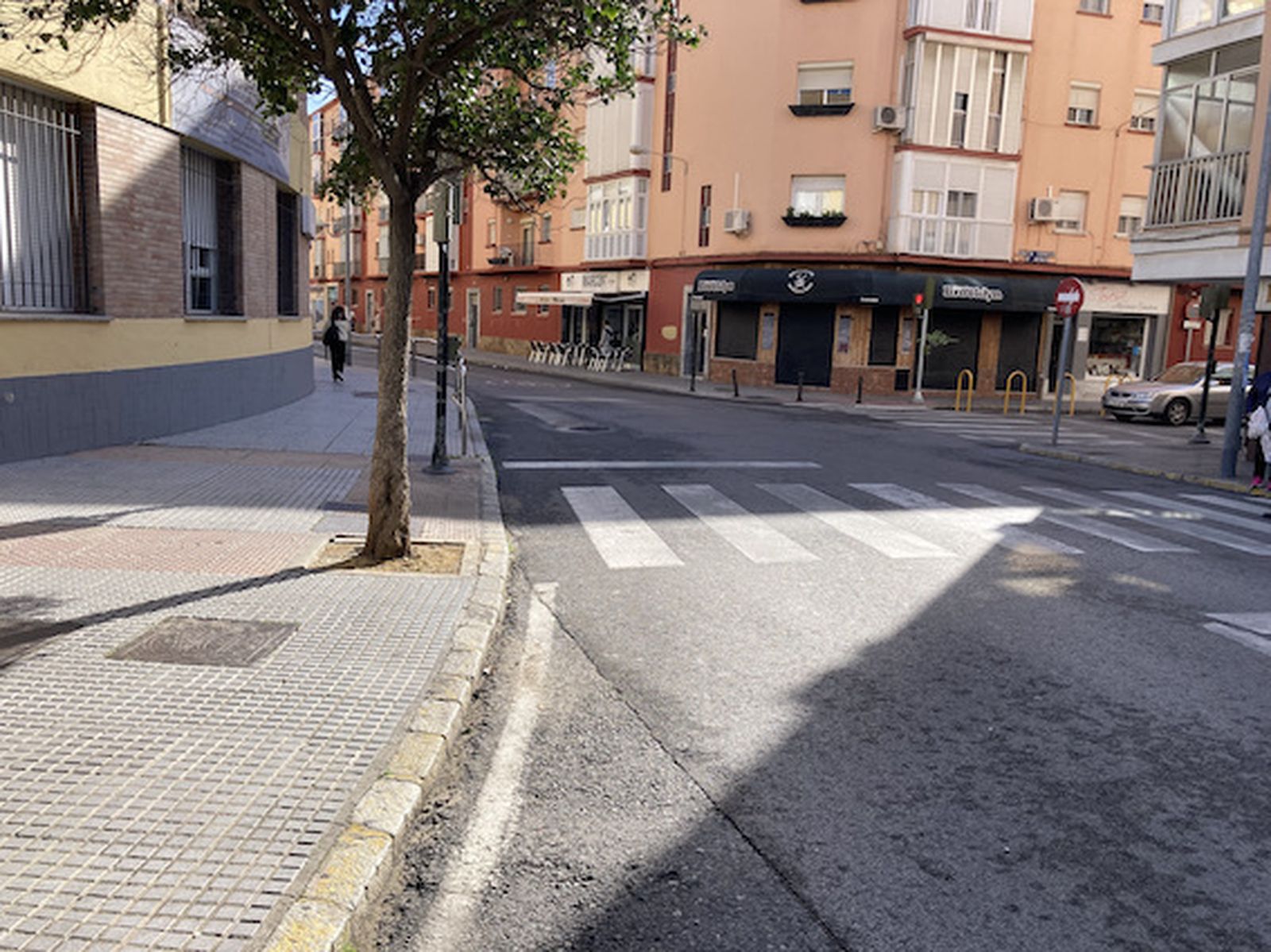 Así son los complicados accesos a los colegios de Cádiz