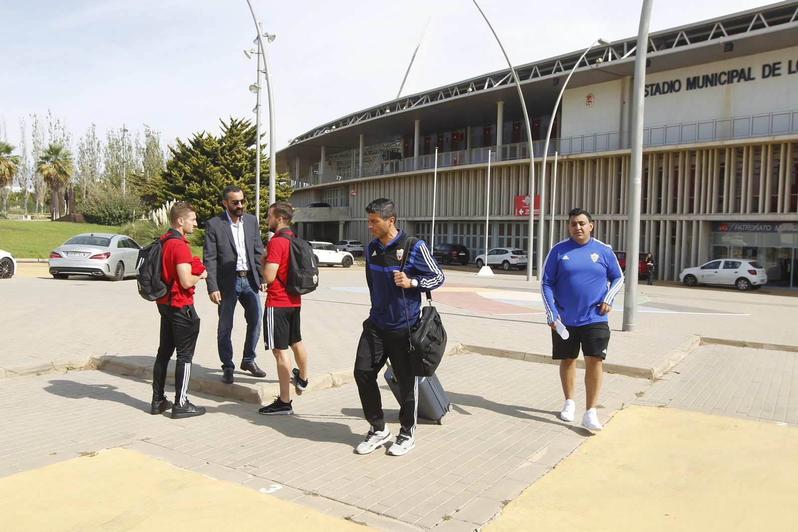 Fotogalería salida jugadores U.D. Almería hacia Alcorcón