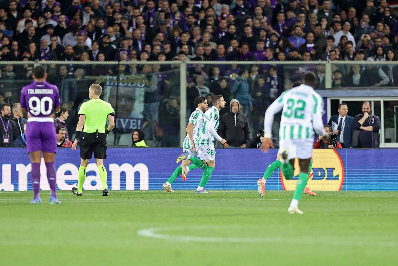 Las fotos del Fiorentina-Betis de la Conference League