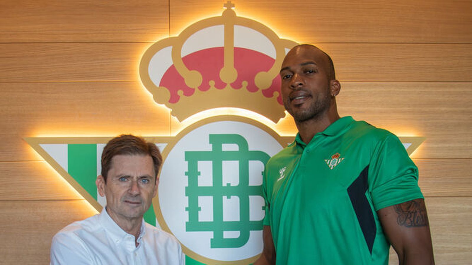 Ismael Romero, junto a Armando Guerrero tras su fichaje oficial.