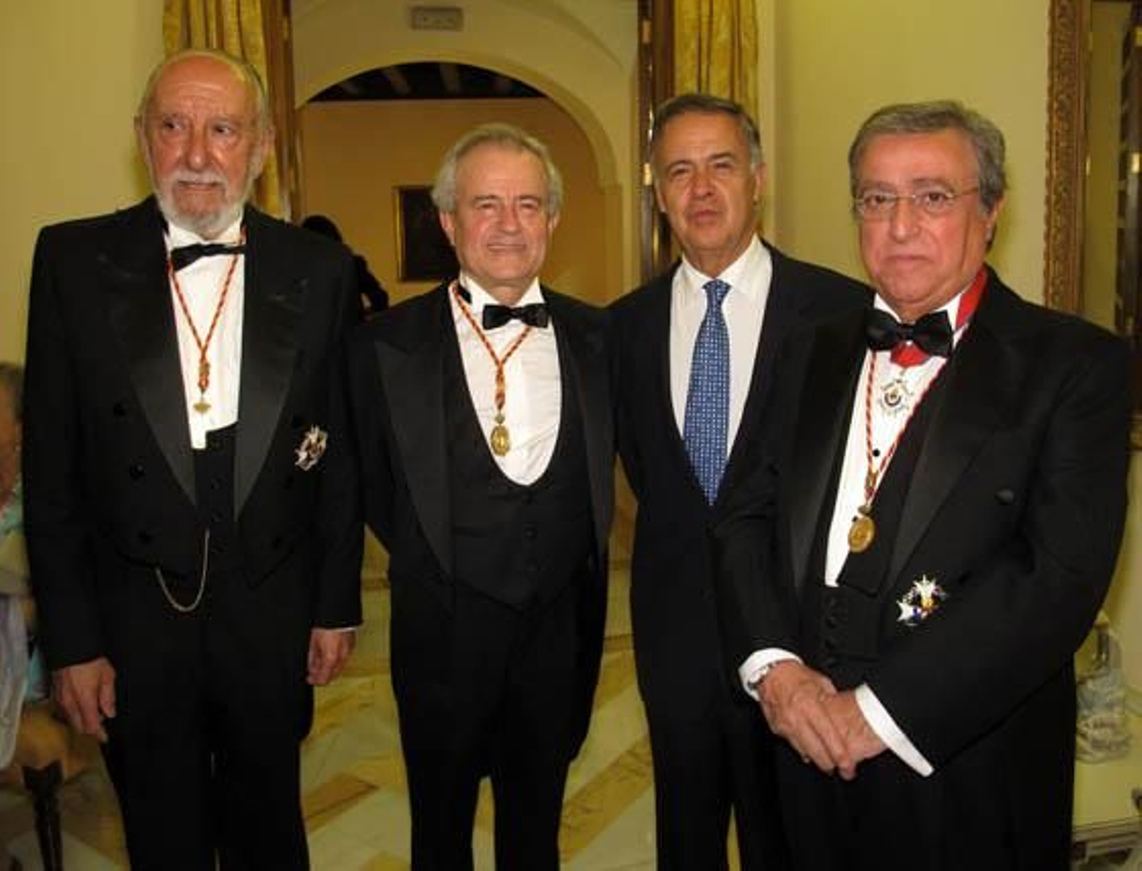 El letrado Alfredo Flores, José María García Marín, catedrático de Historia del Derecho; el notario Antonio Ojeda y el magistrado Antonio Moreno Andrade, presidente de la Sala de lo Contencioso del TSJA.

Foto: Victoria Ramírez