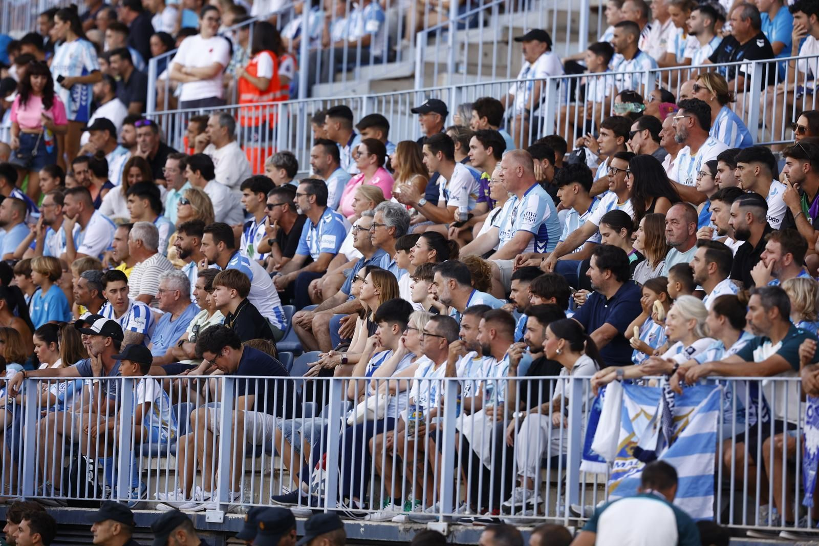 Búscate en las gradas de La Rosaleda durante el Málaga-Cádiz