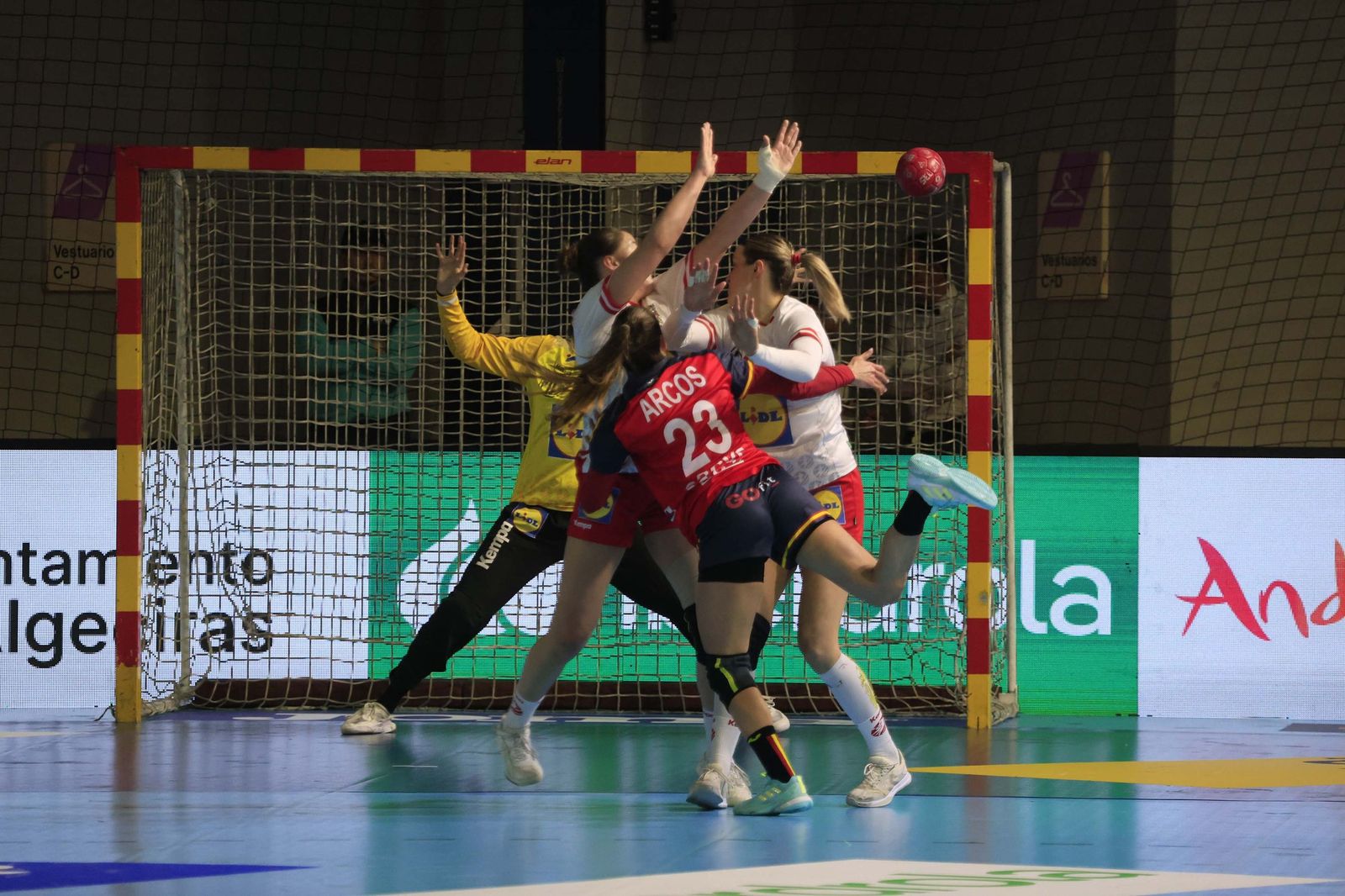 Las fotos del España-Austria del preeuropeo femenino de balonmano, en Algeciras