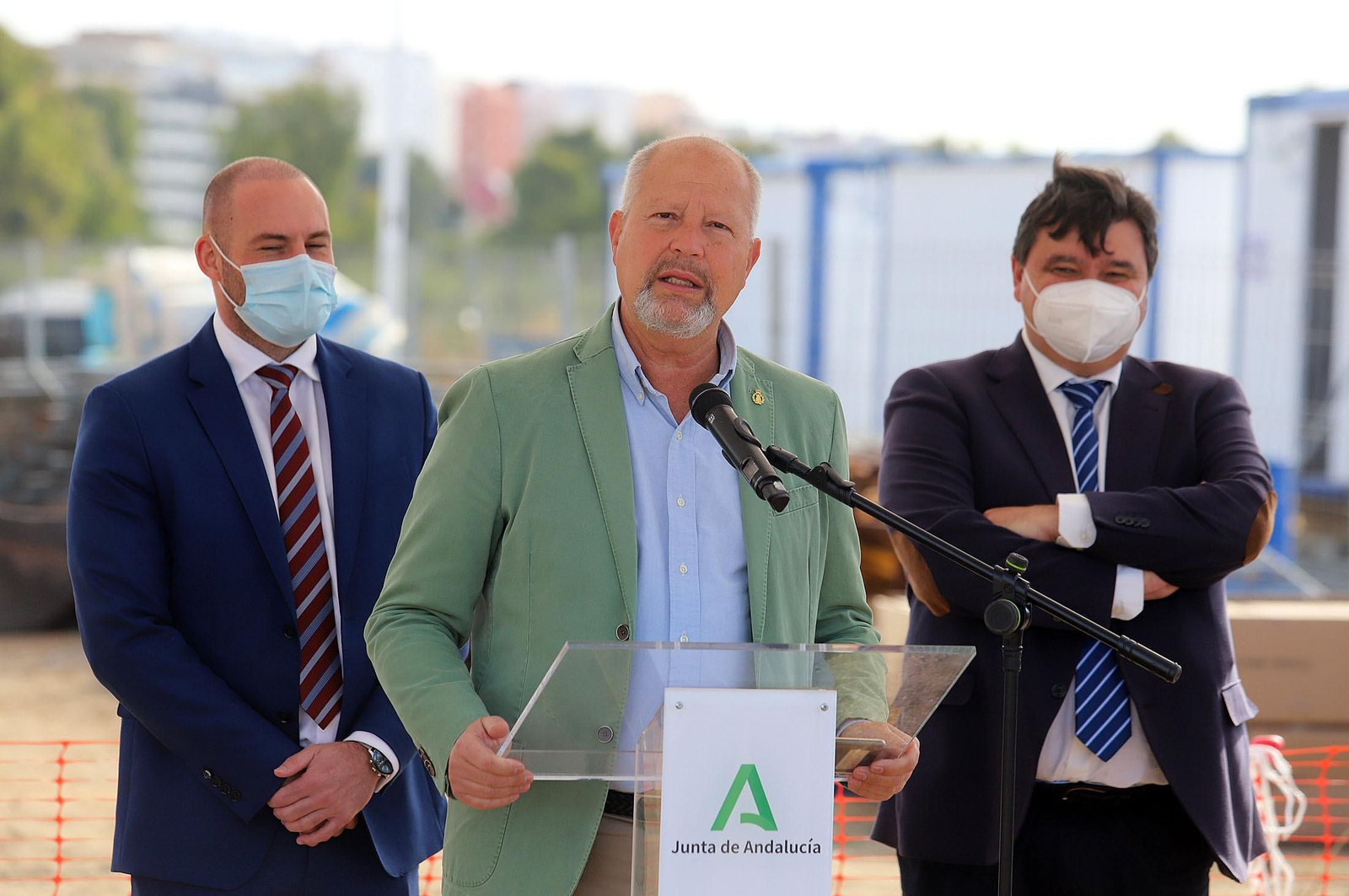 Imágenes de la  colocación de la primera piedra del nuevo colegio público ubicado en el 'Ensanche Sur'