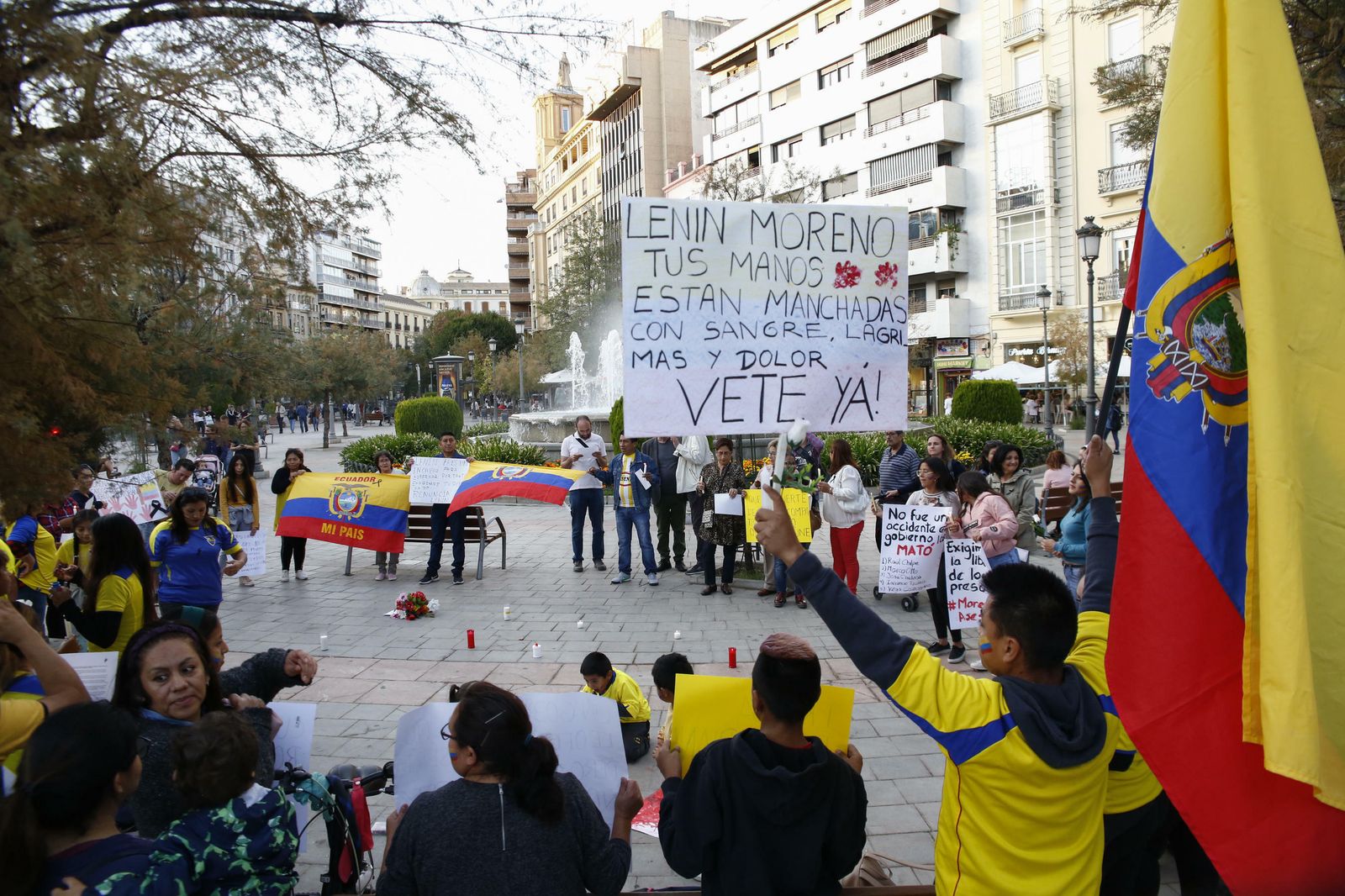 Concentración en la plaza del Carmen contra Lenin Moreno