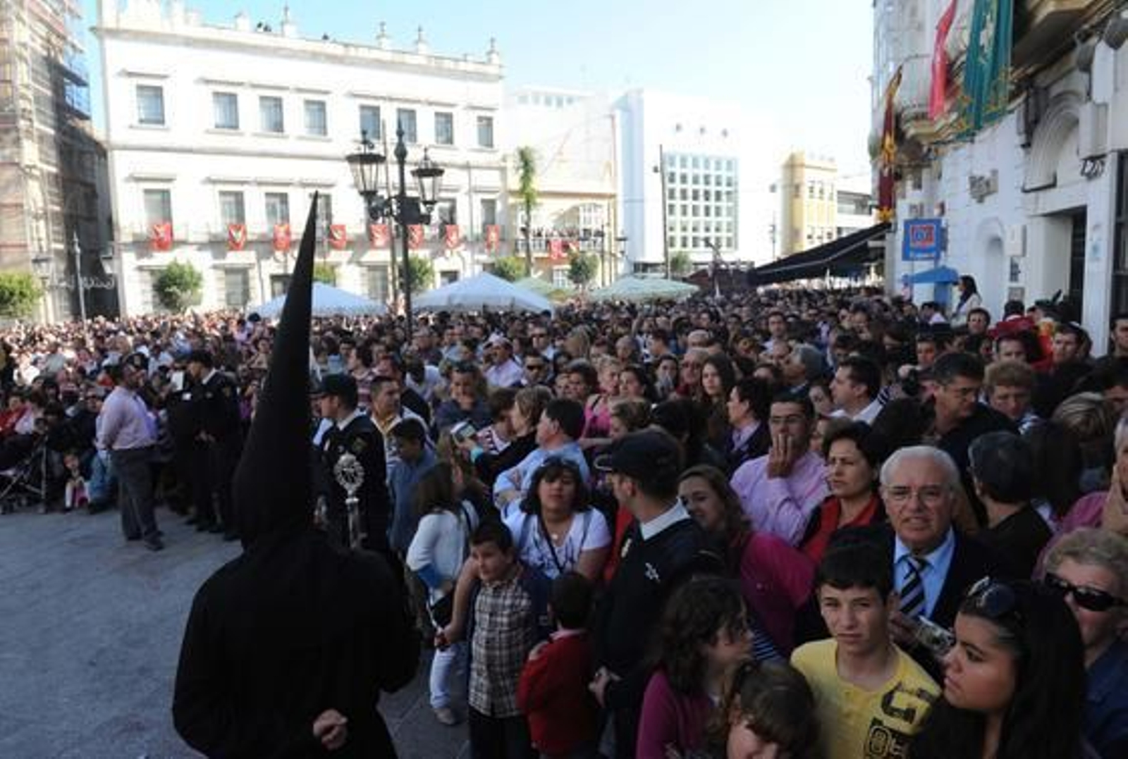 San Fernando se vuelca con la procesión Magna. 

Foto: Elias Pimentel