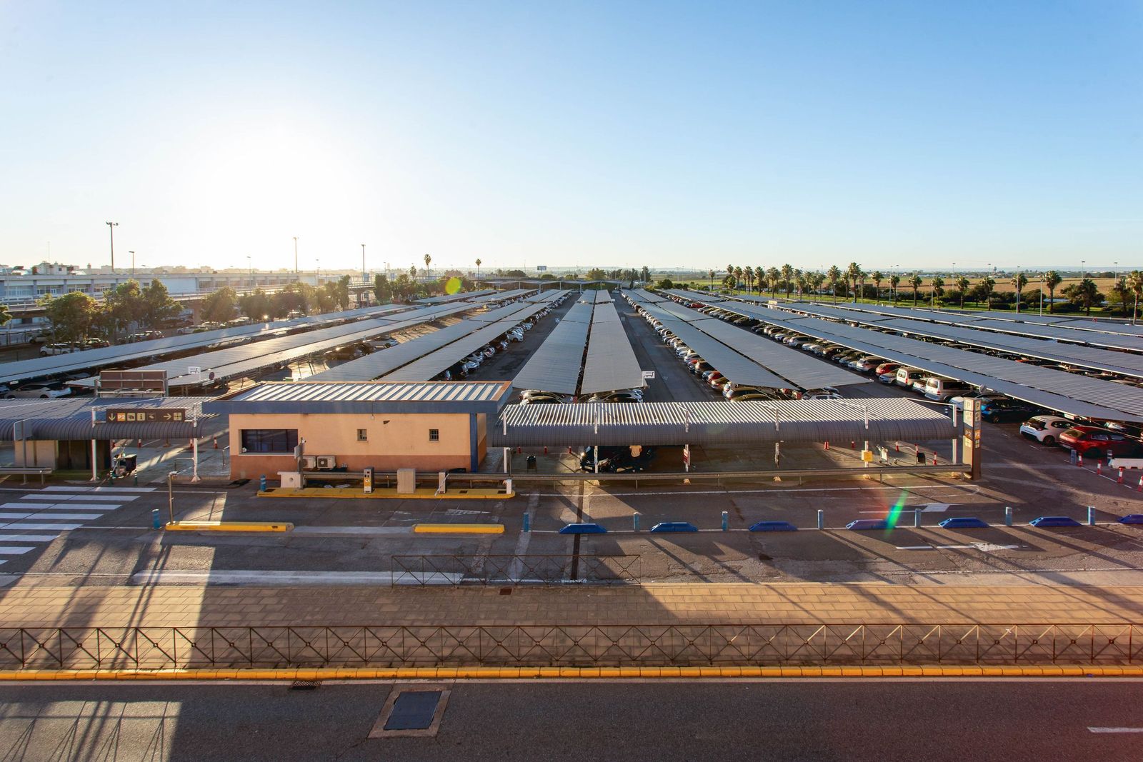 El aparcamiento de larga estacia (P2) del aeropuerto de Sevilla.