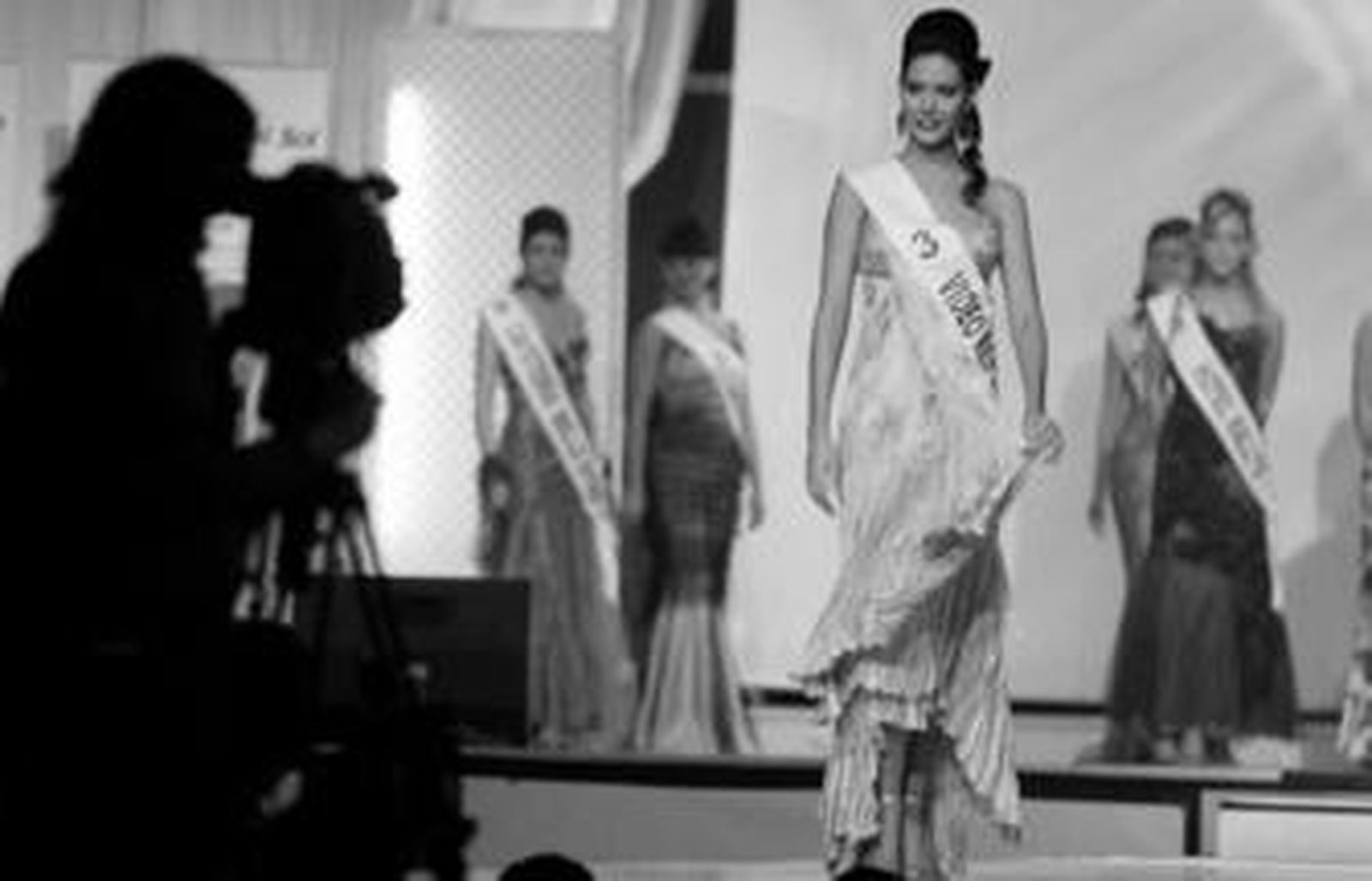 Ana Belén Rubio Sánchez, Miss Granada 2007, durante un desfile en la gala del año pasado.