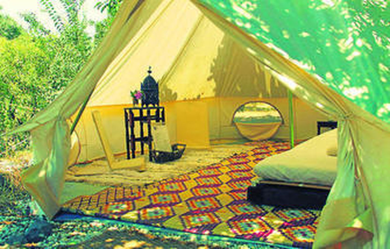 Una de las tiendas de campaña de la finca de Casa Laila, en Alhaurín el Grande.