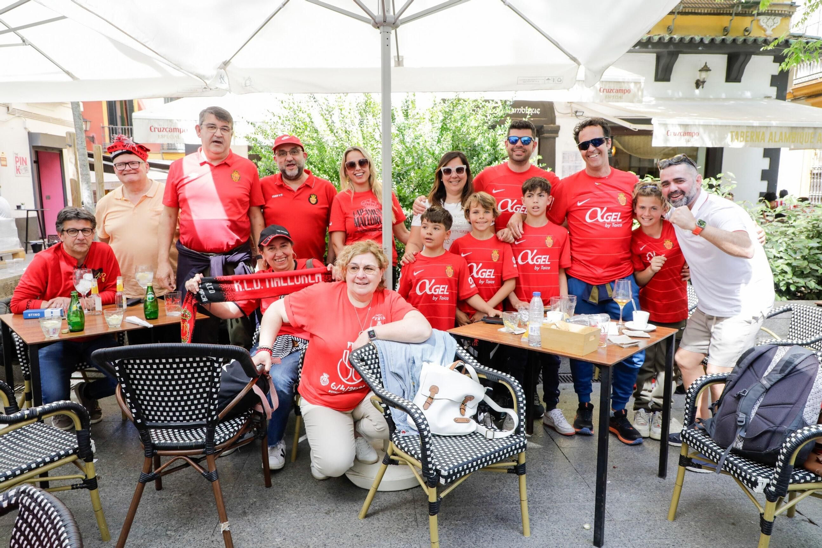 Las fotos de hinchas del Athletic y del Mallorca por Sevilla