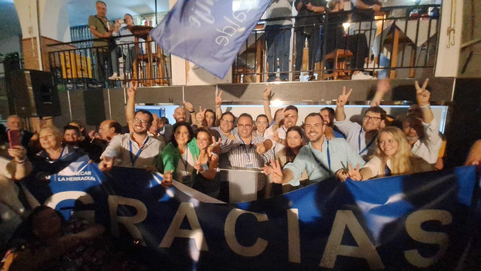 Los populares de Almuñécar celebrando la victoria