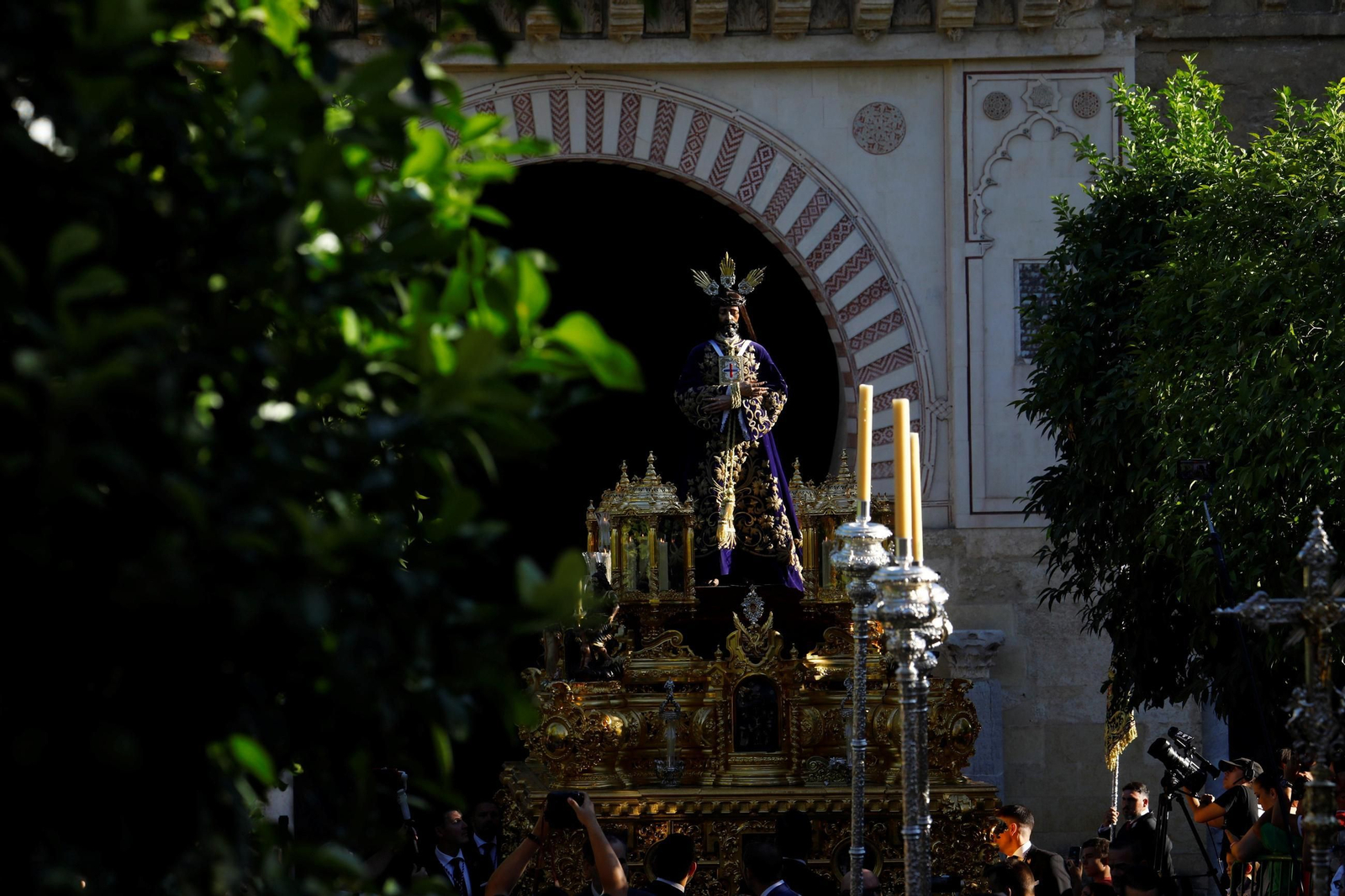 Las mejores fotos de los traslados de regreso de las hermandades tras el Magno Vía Crucis de Córdoba