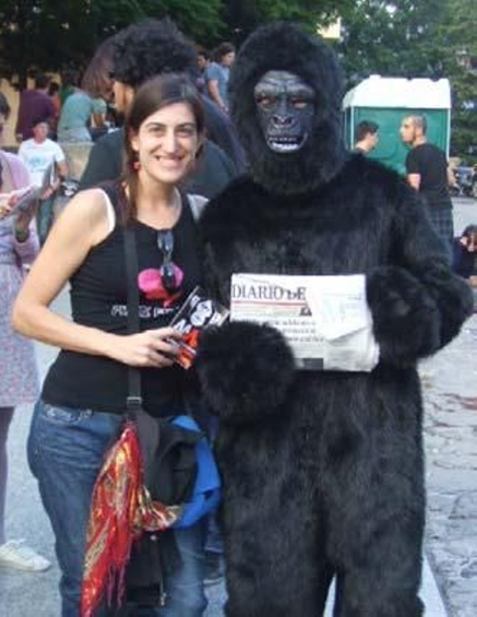 Iba para hombre, pero se quedó en mono. Eso sí, un mono muy leído, que va con su Diario a todas partes. Si te encontraste con nuestro particular monkey el sábado, búscate en esta galería. 

Foto: Senda