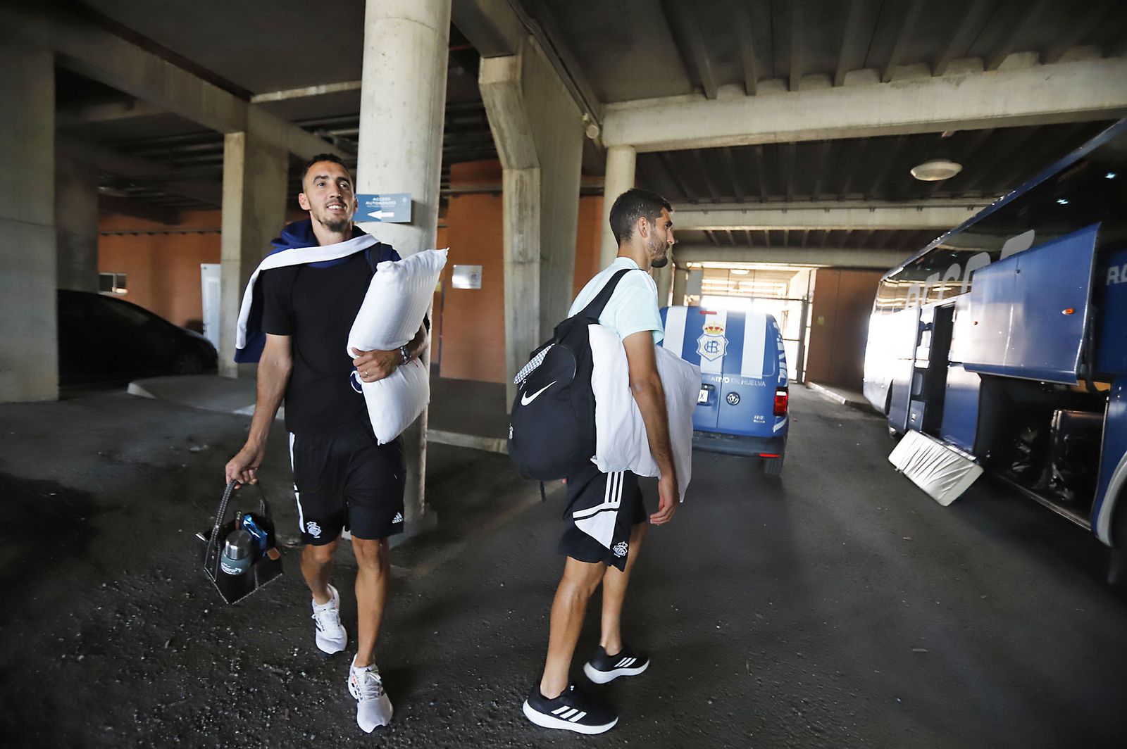 Imágenes de la salida del Recreativo de Huelva a Cáceres