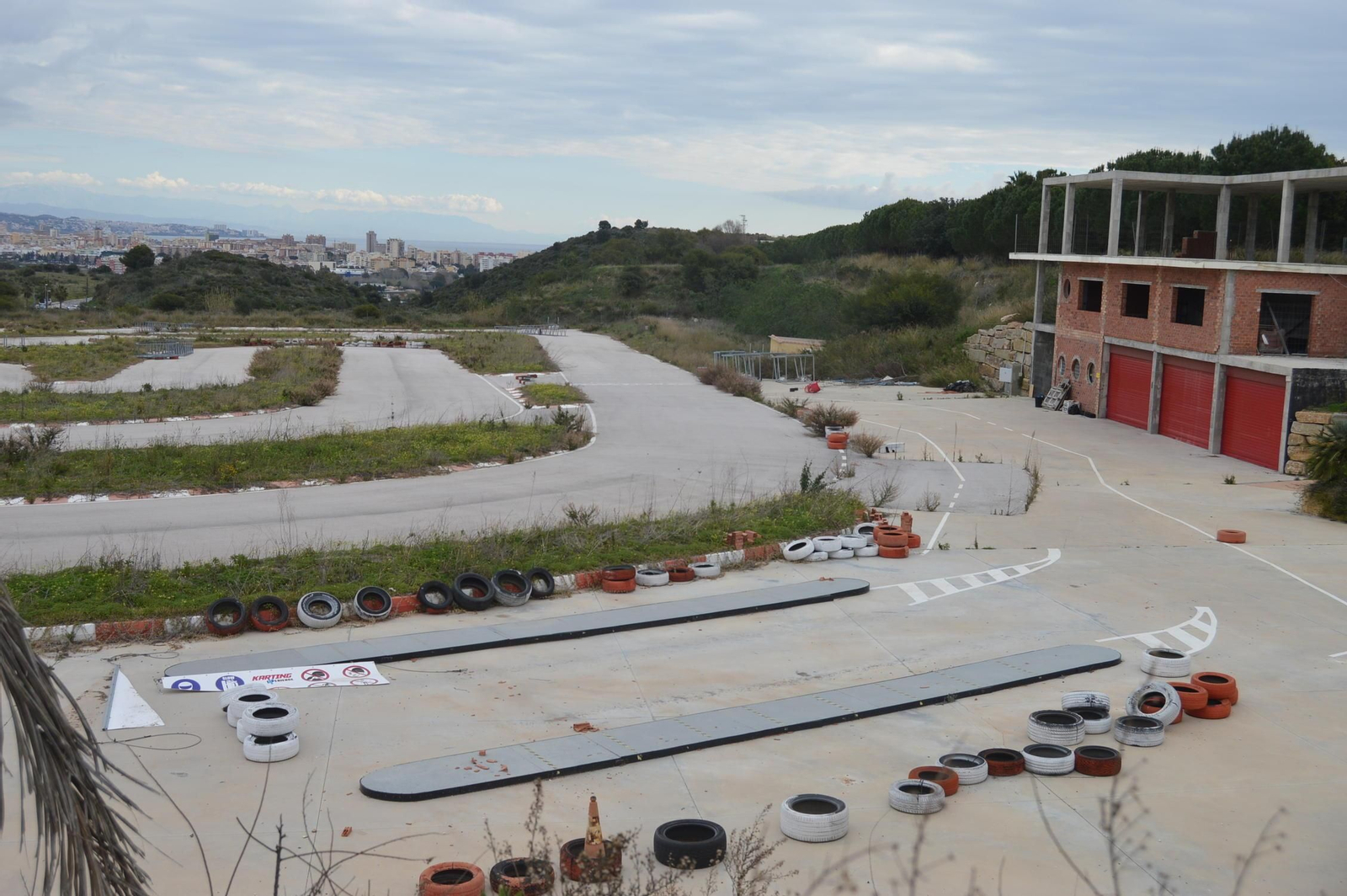 Parcela del karting junto al hipódromo de Mijas.