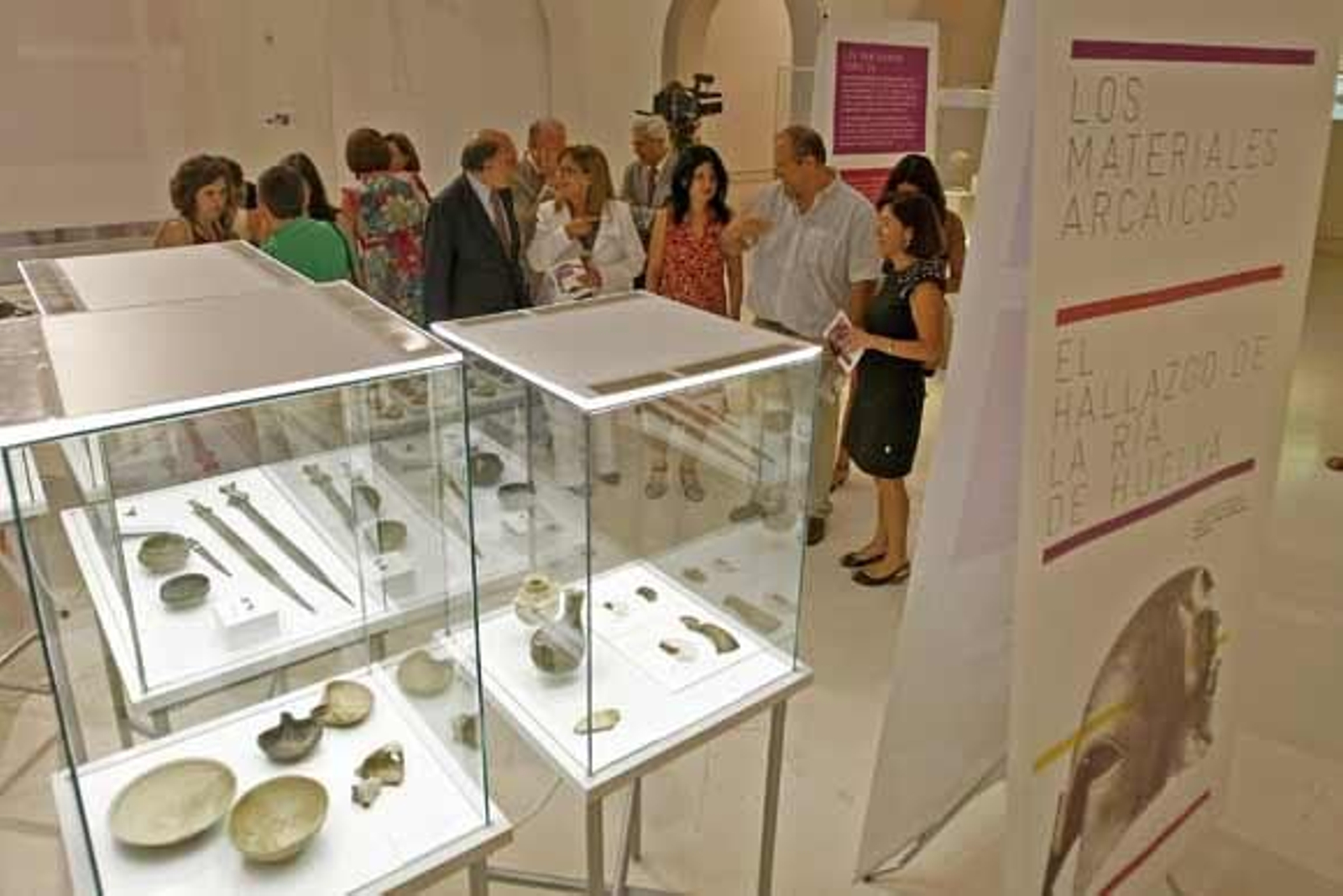 Más de doscientas piezas procedentes de los Museos de Cádiz y Huelva integran la exposición inaugurada en la pinacoteca provincial

Foto: José Braza