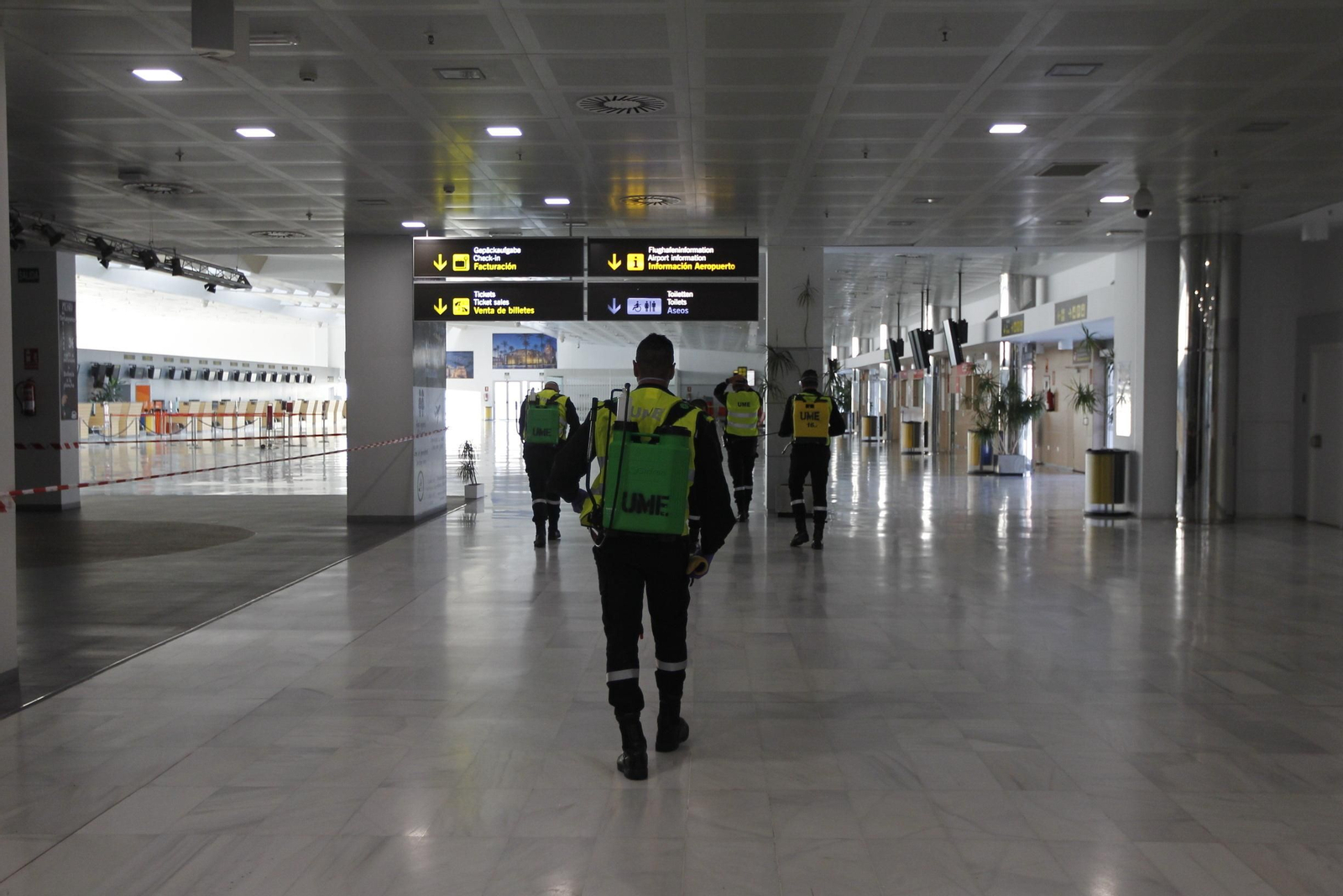 Fotogalería actuación INFOCA y UME por el coronavirus en Almería. Covid-19