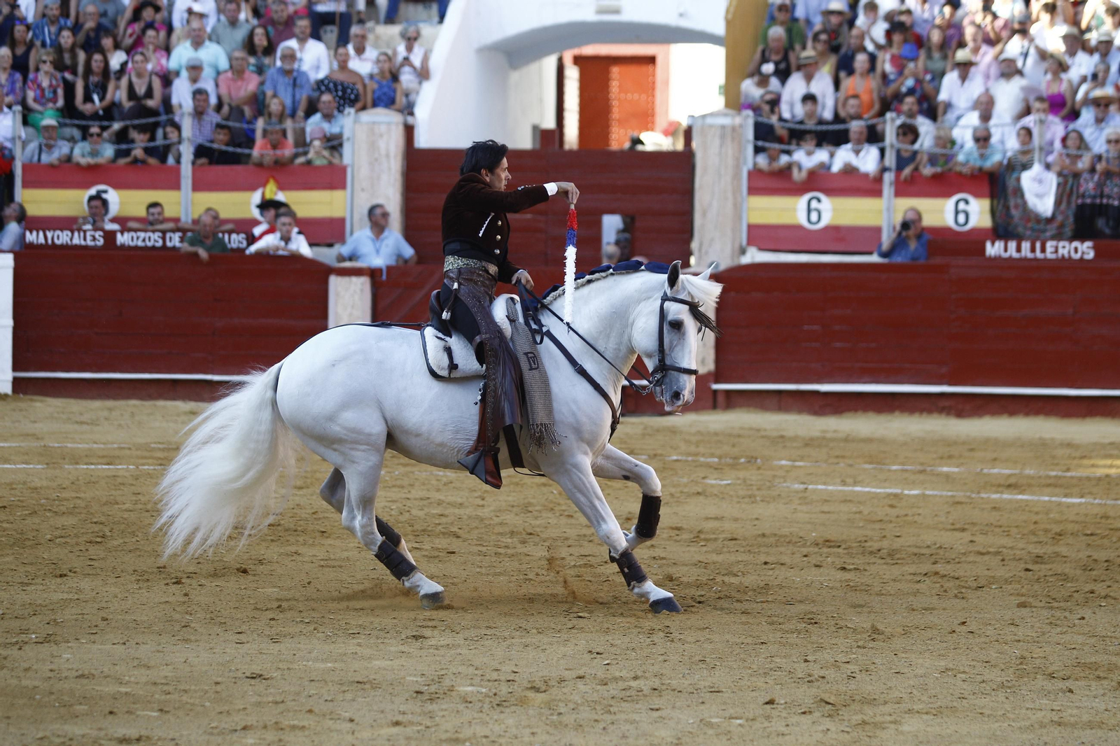 Las mejores imágenes de la corrida de toros de Diego Ventura, Talavante y Pablo Aguado, en Almería