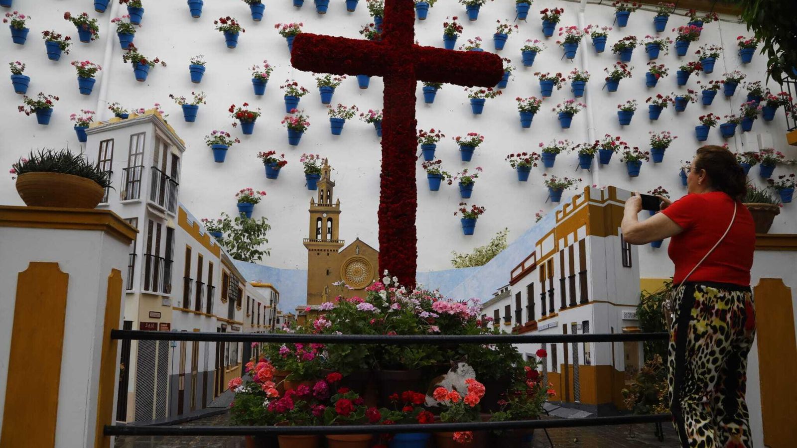 Cruz de la asociación vecinal Cañero Nuevo.