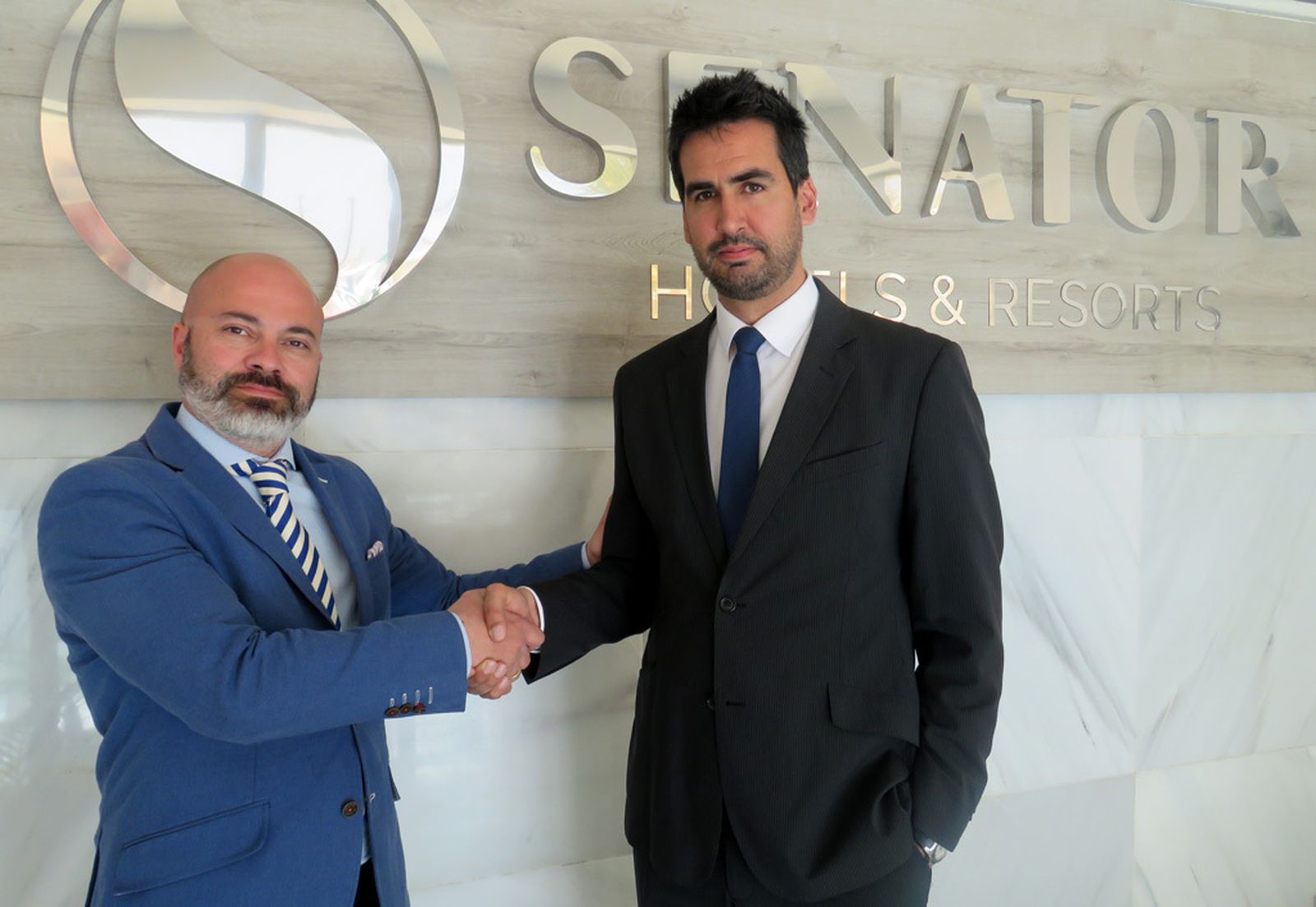Miguel Encinas, director comercial y marketing de Hotelvip, y Gabriel Morell, subdirector de Operaciones en Senator Hotels & Resorts.
