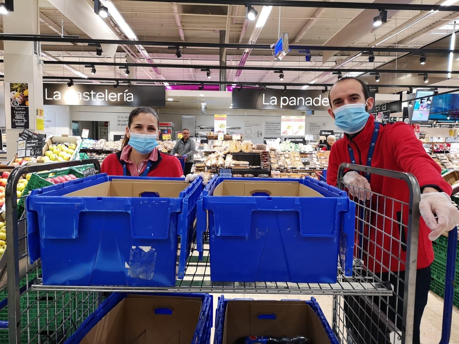 Dos trabajadores de Carrefour.