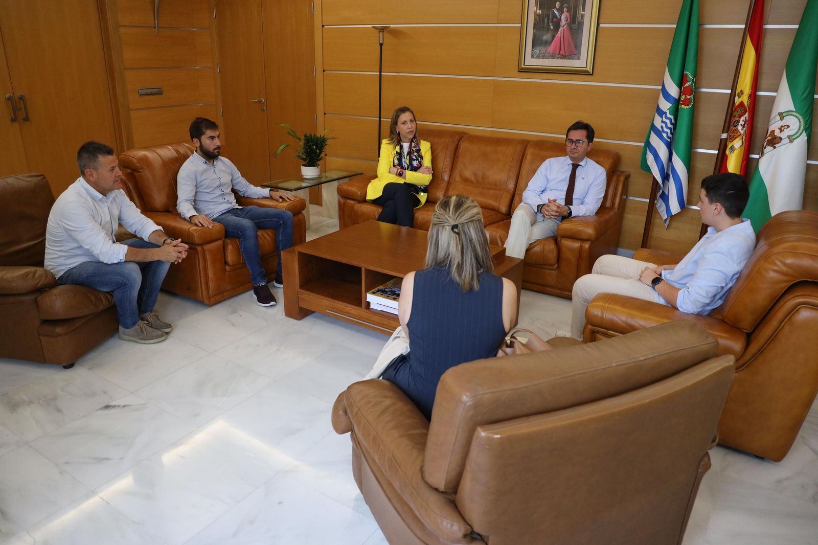 El alcalde de El Ejido junto a la concejal de Deportes durante la recepción al nadador ejidense Germán Rodríguez.