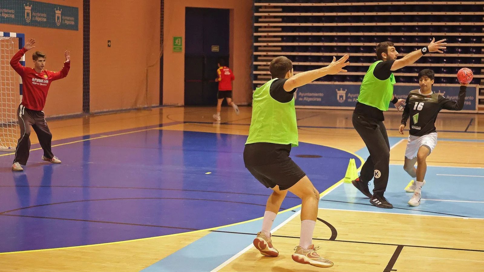 Un entrenamiento del equipo masculino del BM Ciudad de Algeciras.
