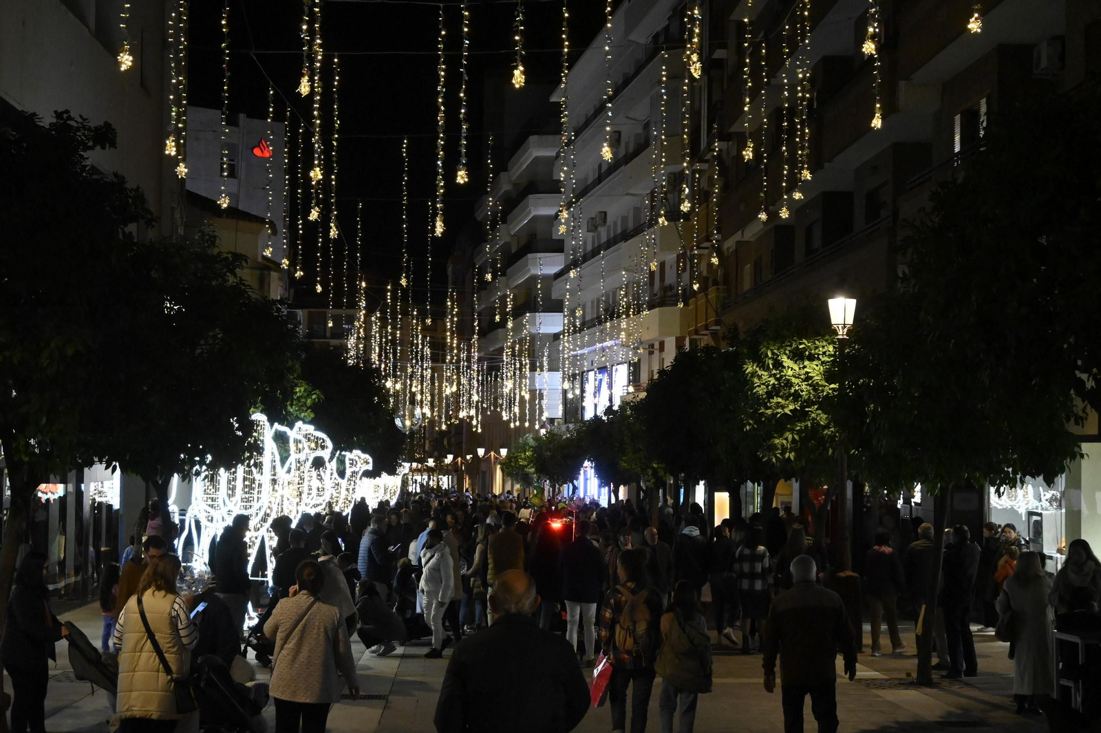 Imágenes del alumbrado navideño en las calles de Huelva