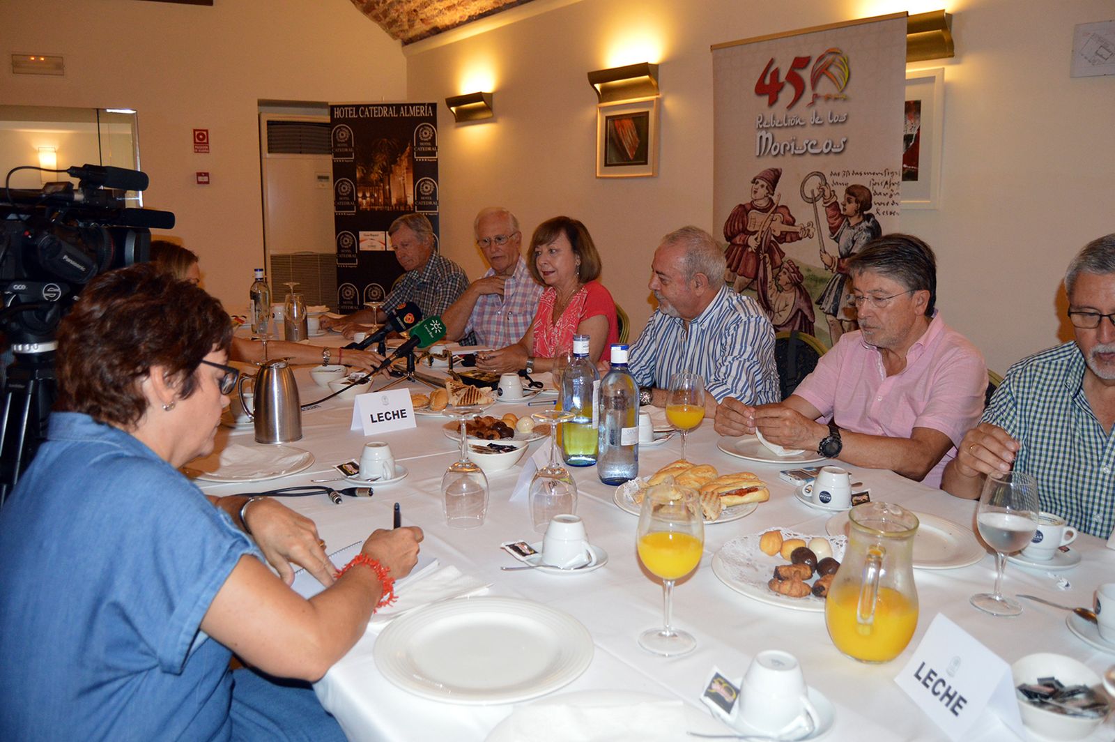 Amigos de la Alcazaba ofreció ayer un desayuno en el Hotel Catedral para dar a conocer la programación del 450 aniversario de la Rebelión de los Moriscos.