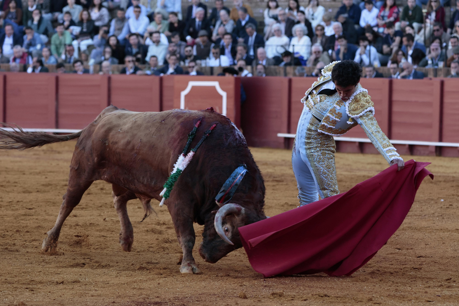 Las imágenes de la tercera del abono de los toros en la Maestranza  de Sevilla