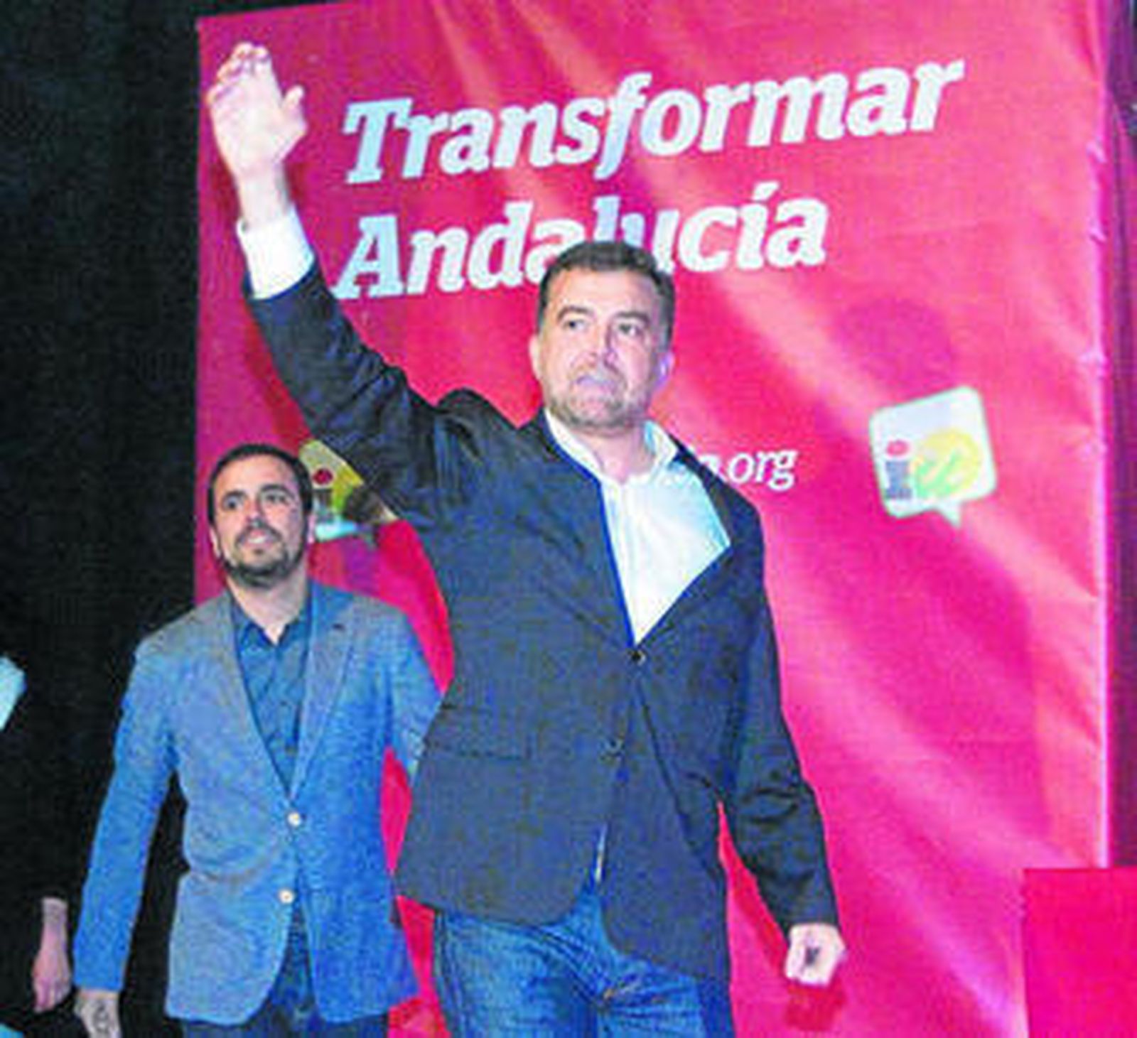 Maíllo ayer seguido de Alberto Garzón en el cierre de campaña en El Fuerte de Isla Mágica de Sevilla.