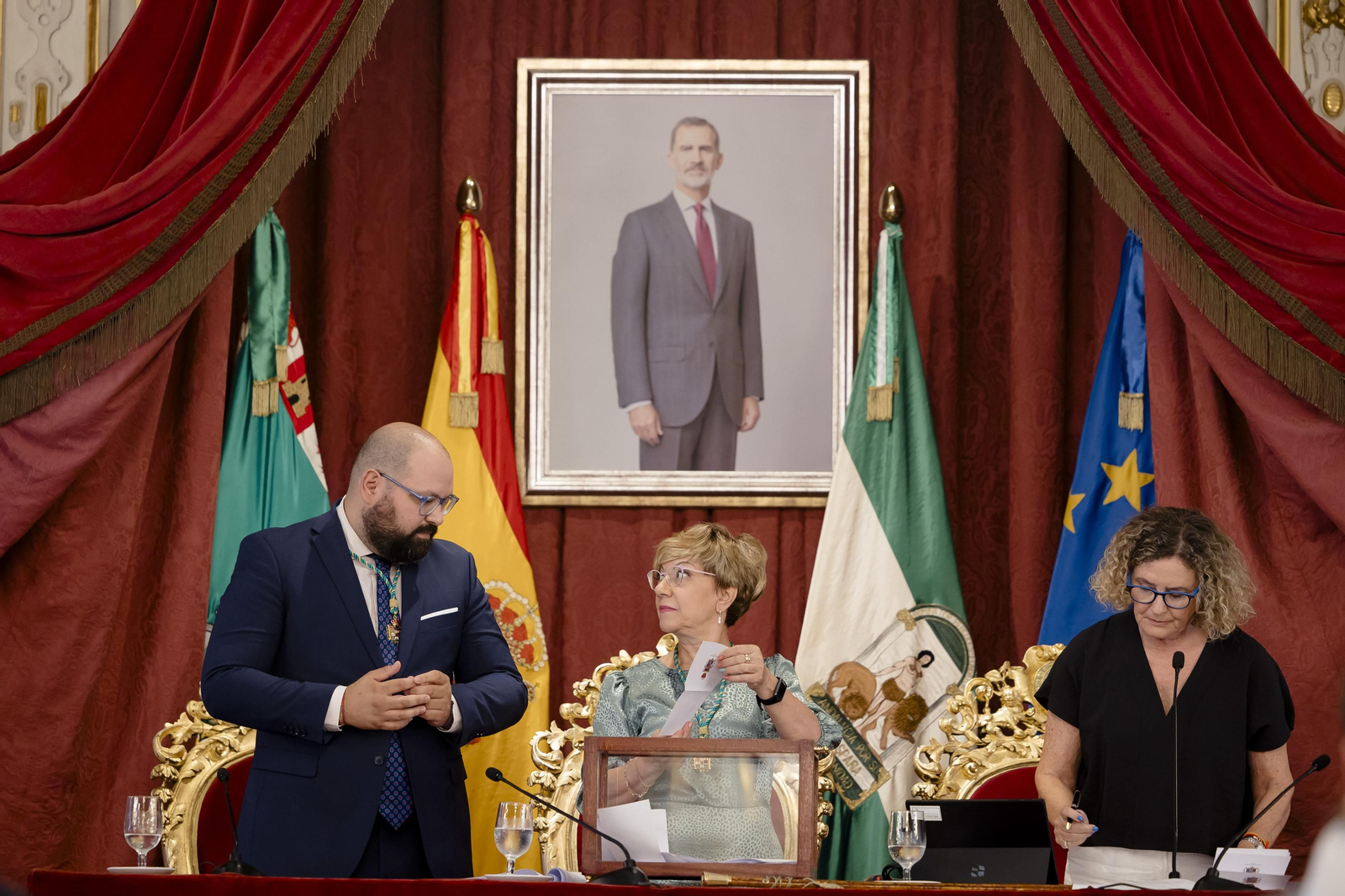Las imágenes del pleno de investidura de la Diputación de Cádiz.