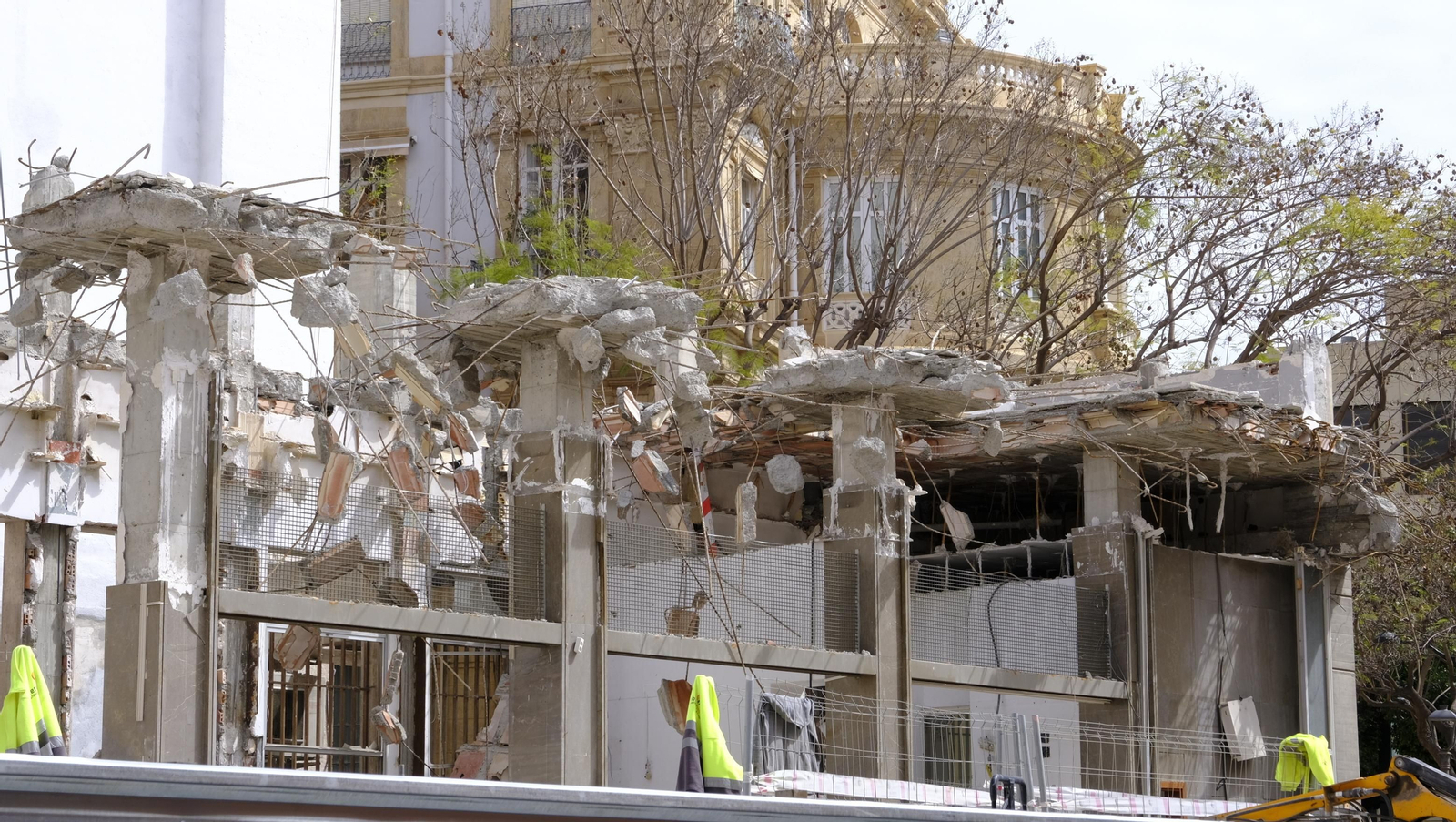 Las mejores imágenes del edificio de Correos demolido