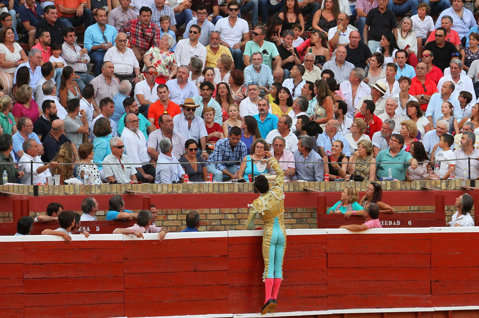 Juan Silva "Juanito" sale a hombros en la Plaza de toros La Merced, en imágenes