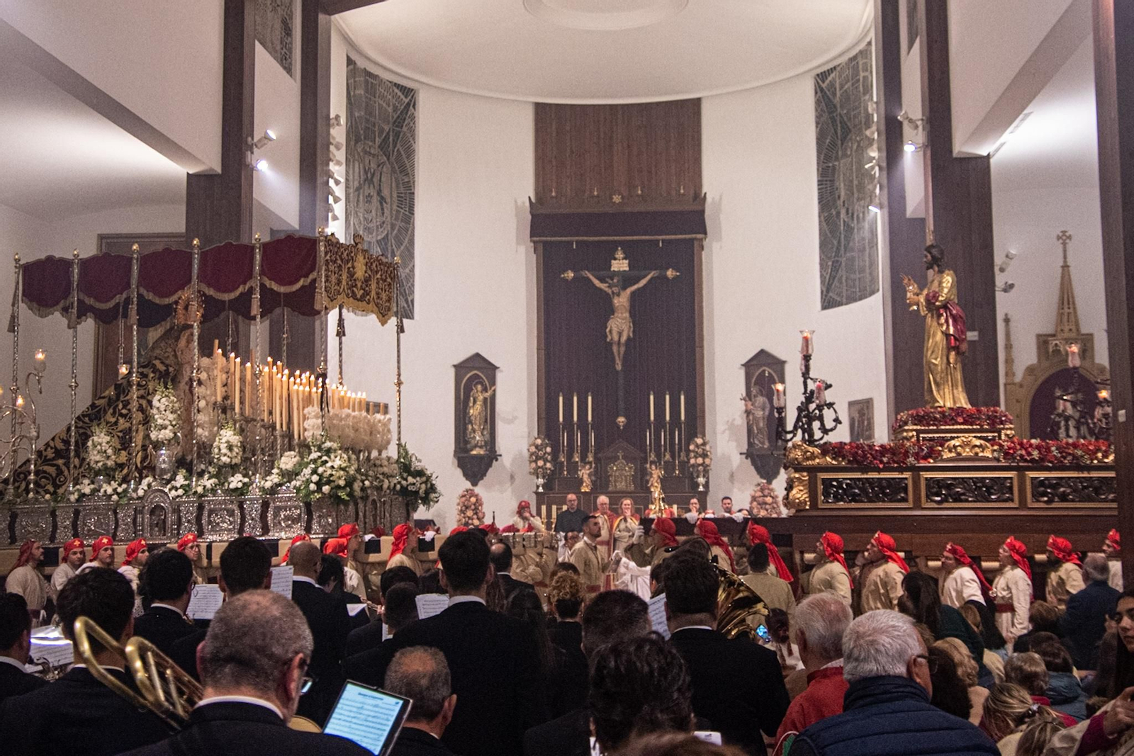 SANTA CENA Martes Santo en Montilla: Las imágenes de una tarde cofrade deslucida por el mal tiempo