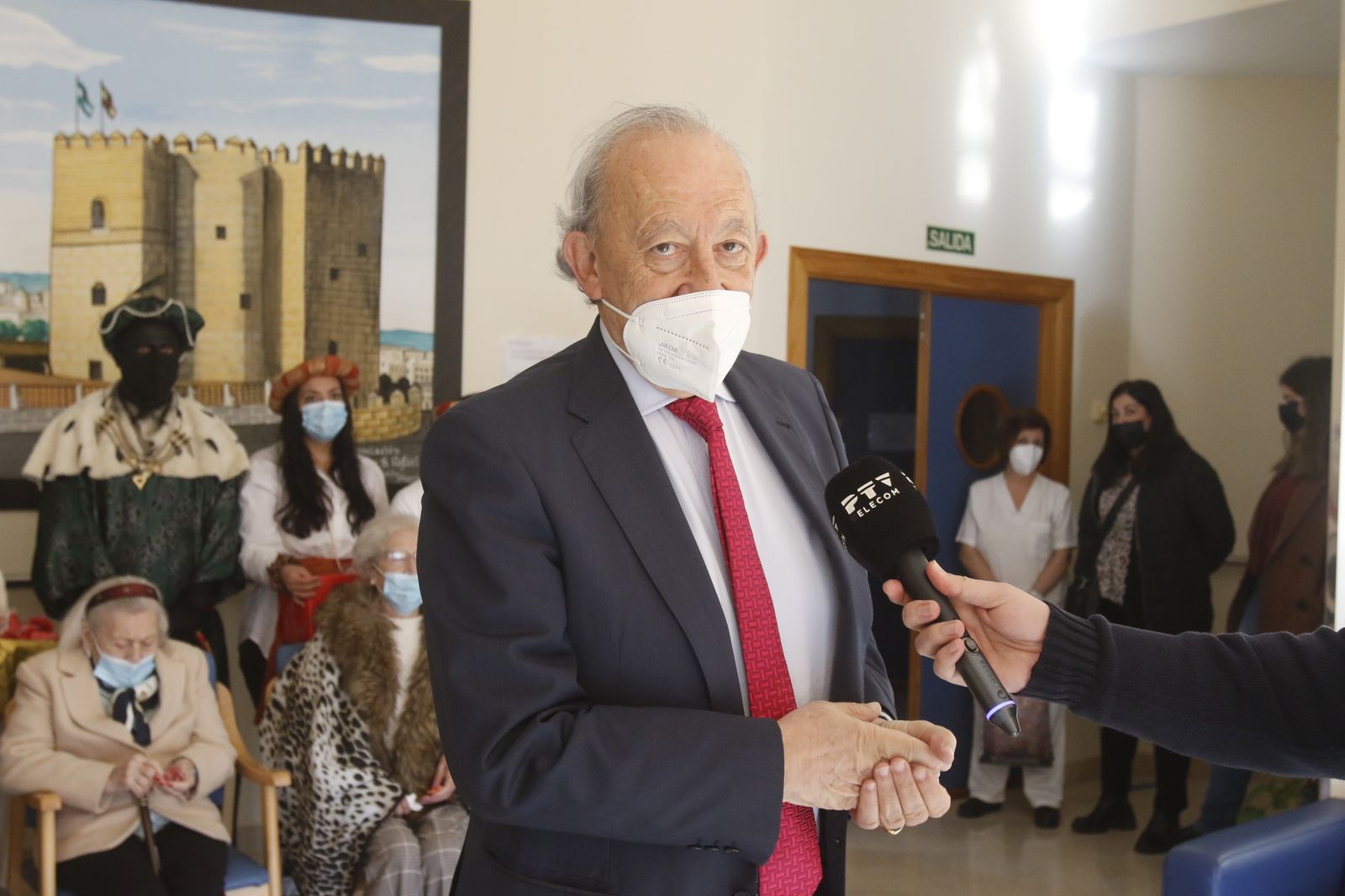La visita de los Reyes Magos a la asociación San Rafael de Alzheimer de Córdoba, en imágenes
