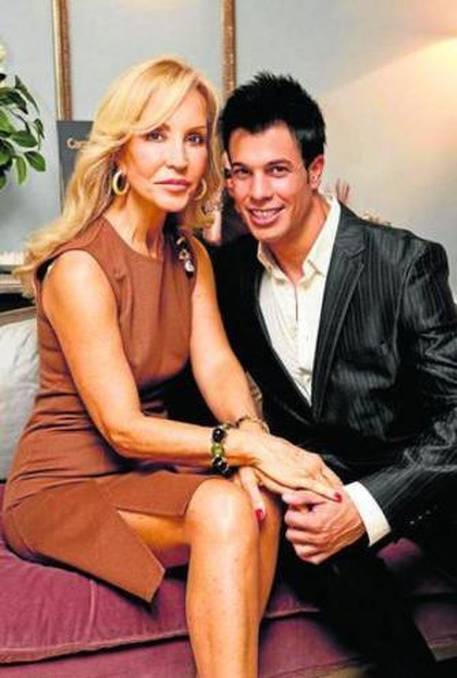 Javier Jiménez graba con Carmen Lomana el anuncio de su perfume