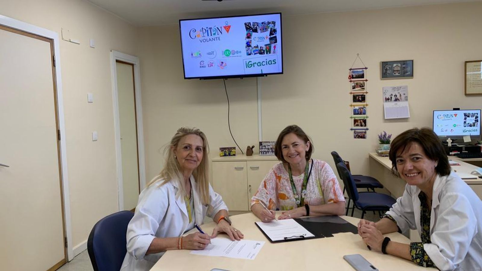 Gloria Álvarez, Gema Ramírez y Catalina Márquez, en una de las reuniones en el hospital.