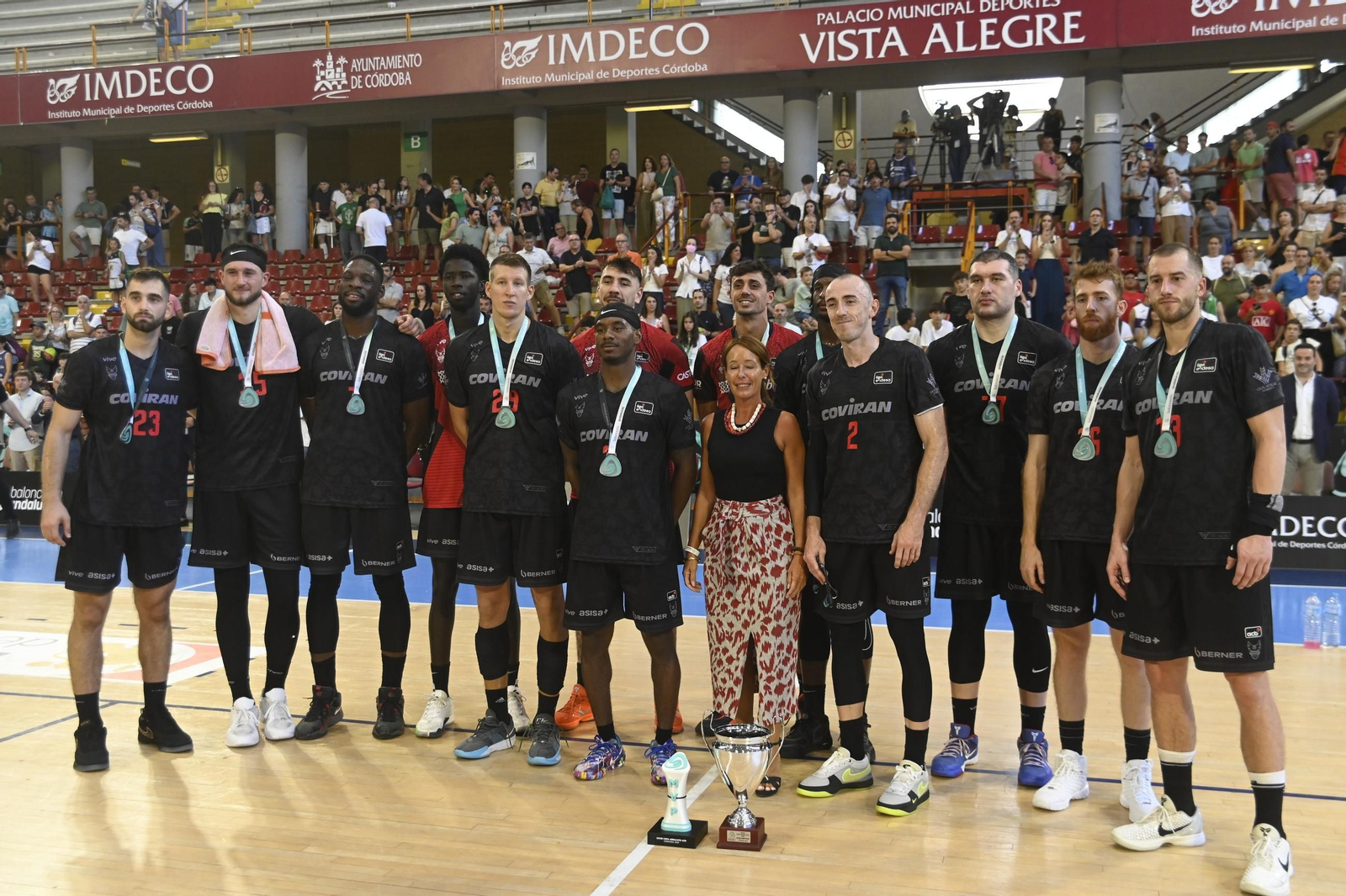Las mejores fotos del ambiente en Vista Alegre para el Unicaja - Covirán Granada de la Copa de Andalucía de baloncesto