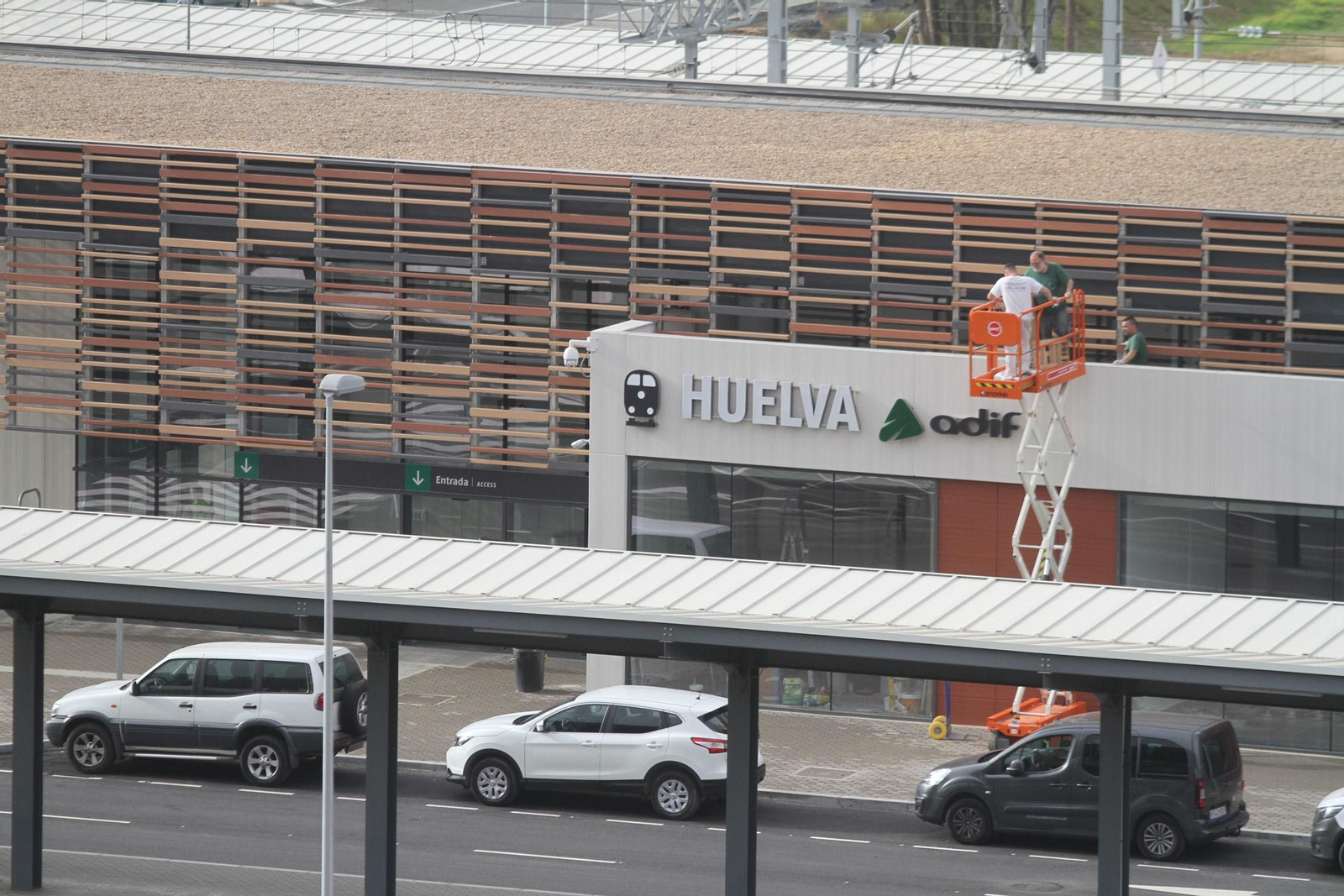 Los últimos preparativos de la estación de tren, en imágenes