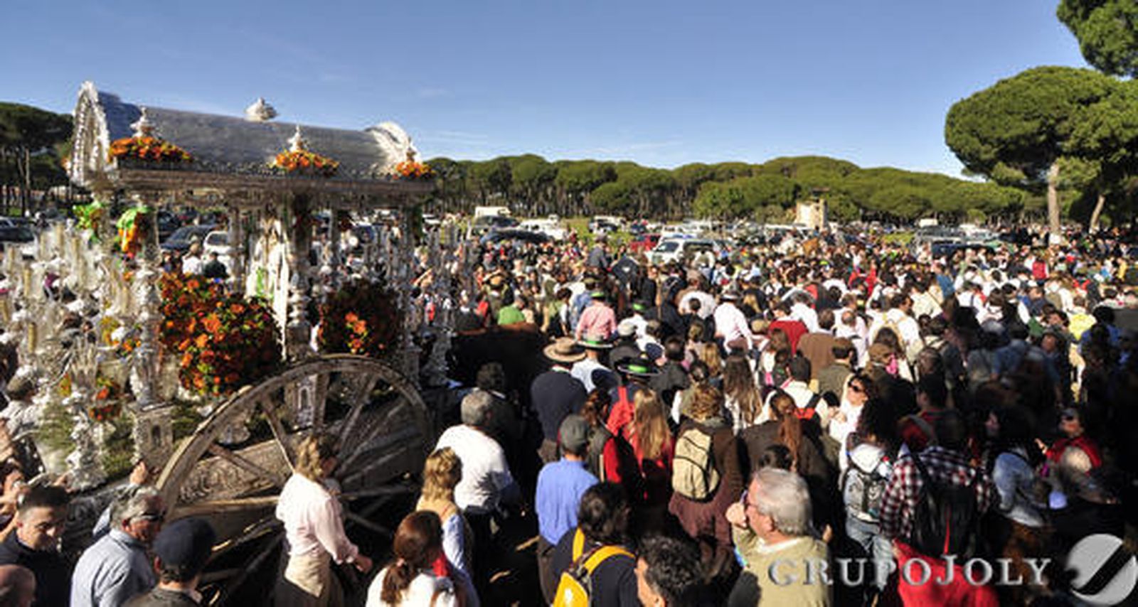 Peregrinación extraordinaria de la Hermandad del Rocío de Triana a Almonte. / Manuel Gómez