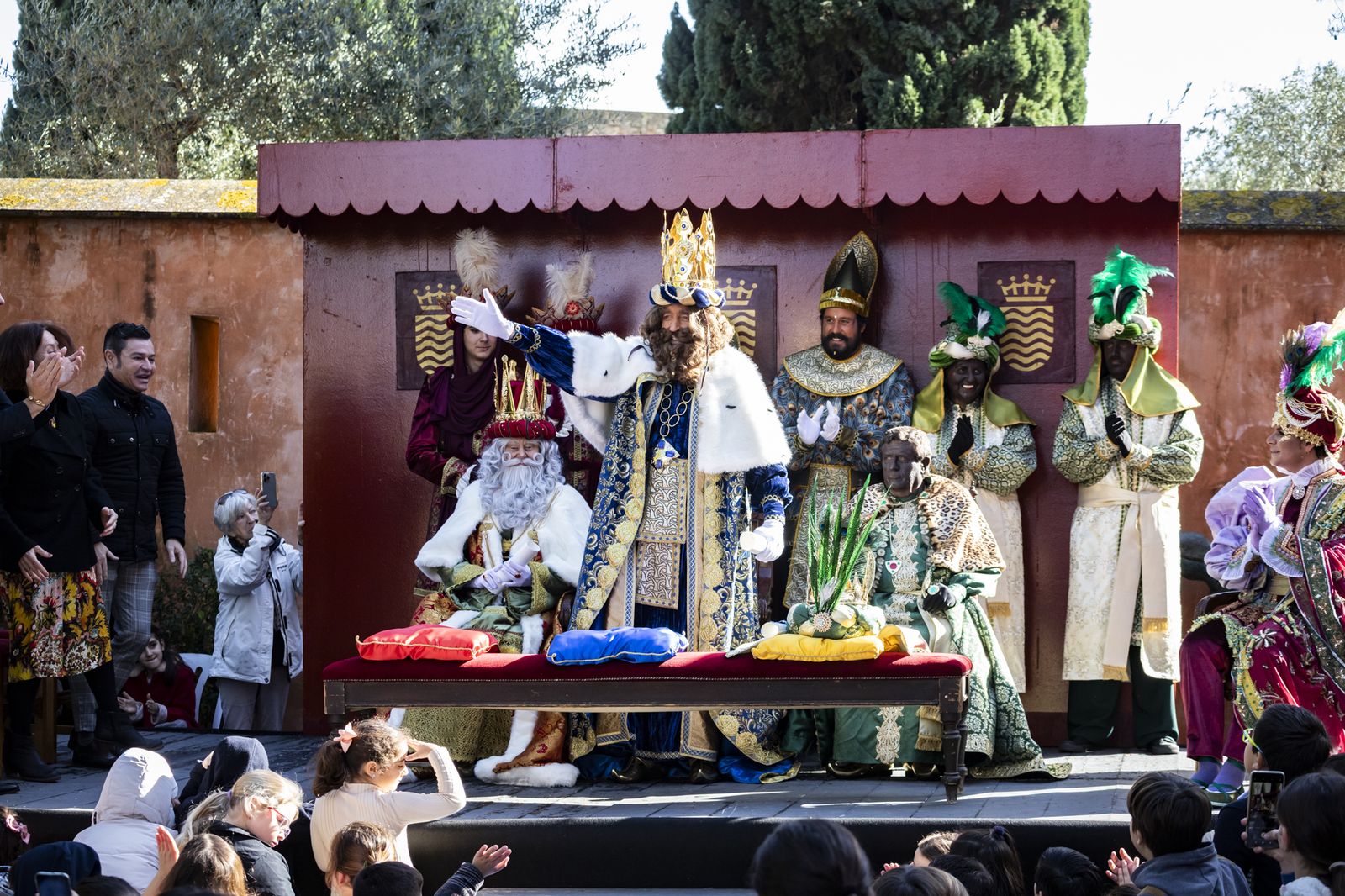 Los Reyes Magos son coronados un año más en el Alcázar de Jerez
