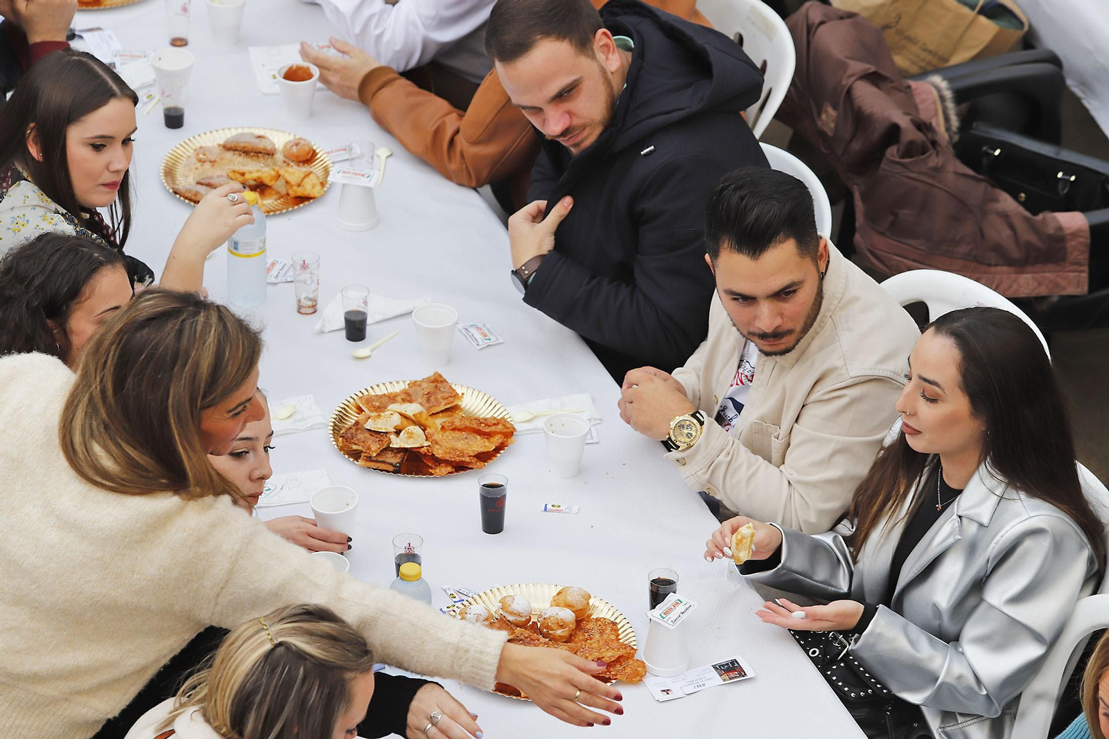 Imágenes de la zambomba en la Hermandad de Emigrantes