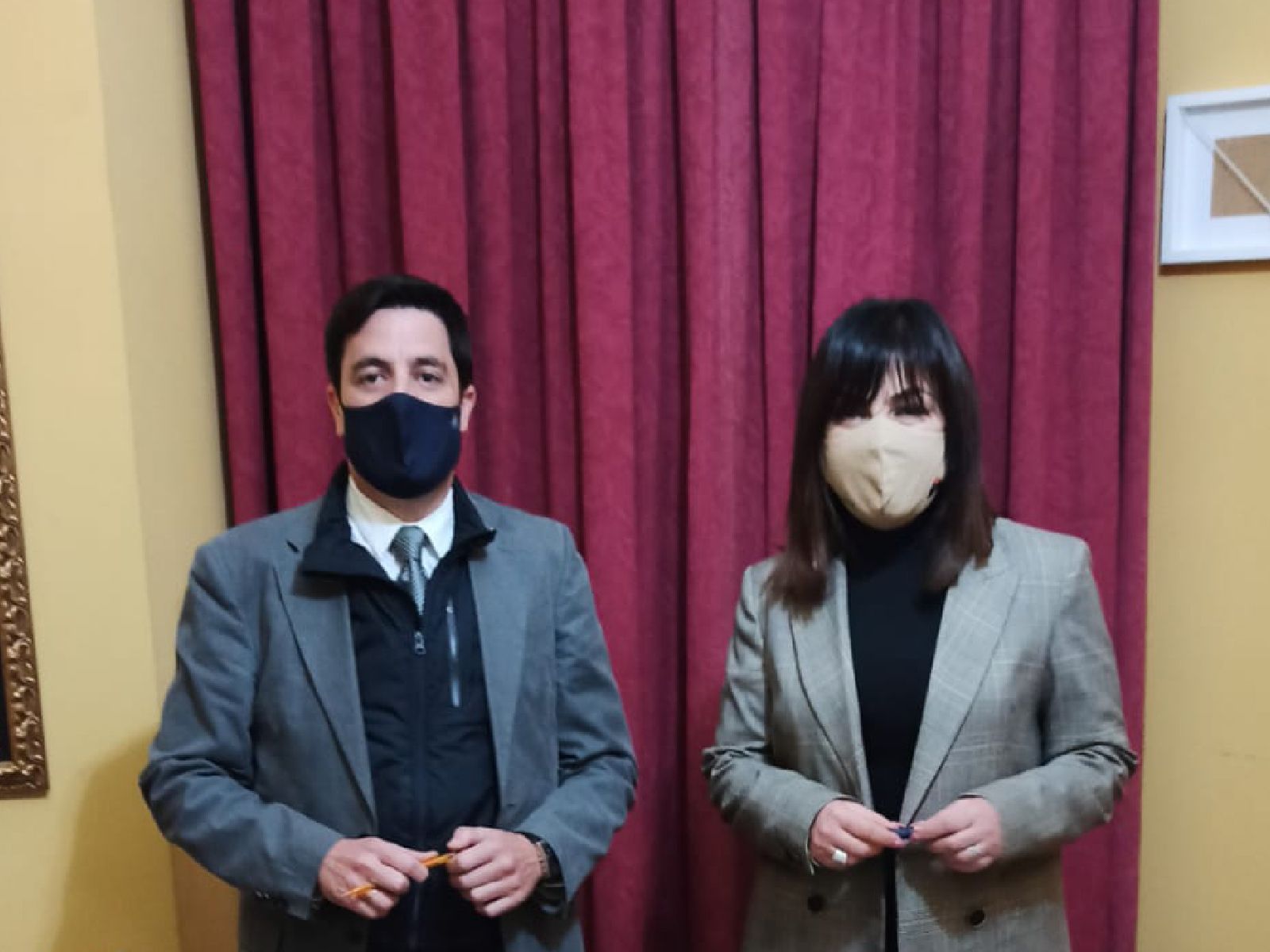 El hermano mayor del Baratillo, Luis Fernando Rodríguez Carrillo; y la presidenta de 'Unidos por la Caridad' Rosario Santamaría.