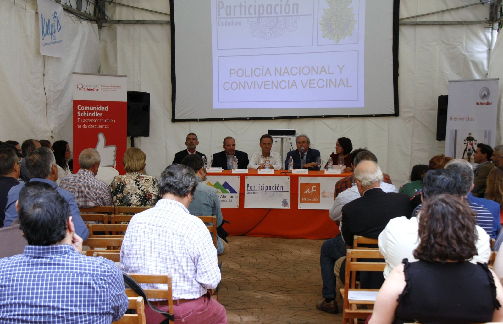 Una imagen de la primera actividad  de la campaña cívica del Edificio Almirante.