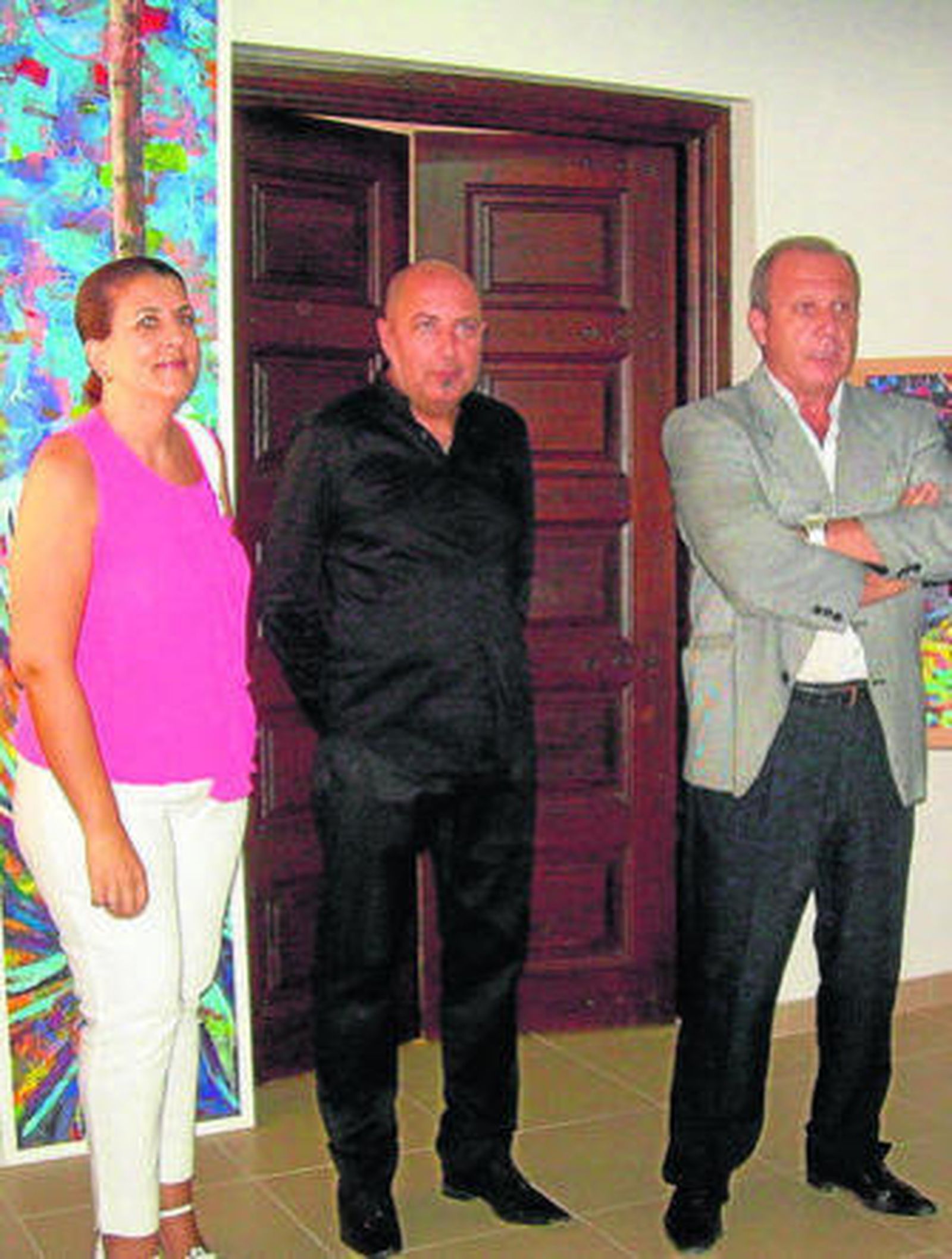 Jesús Casals junto al alcalde, Juan José López en la exposición.