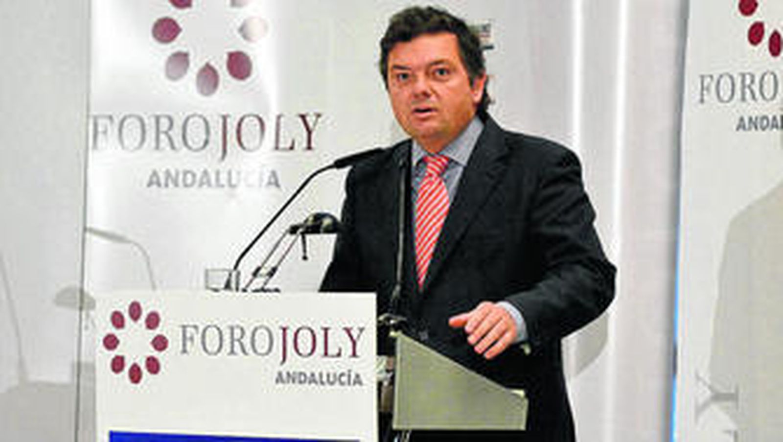 El director de 'El Día', Luis J. Pérez-Bustamante, durante un Foro del Grupo Joly.