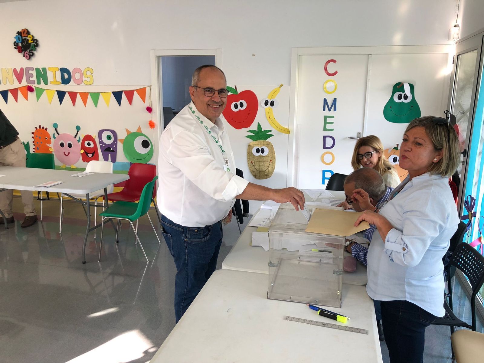 Fotos: así está votando la Costa de Granada en el inicio de las elecciones municipales 2023