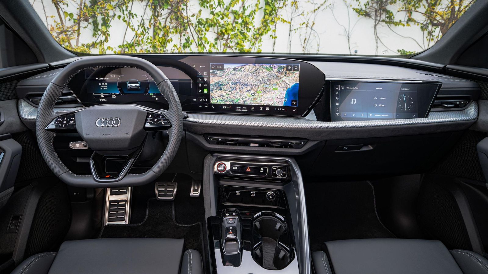 No sólo el diseño, sino que también su equipamiento es semejante al de un A5, por ejemplo, lo que supone contar con un importante arsenal de eficaces ayudas a la conducción.